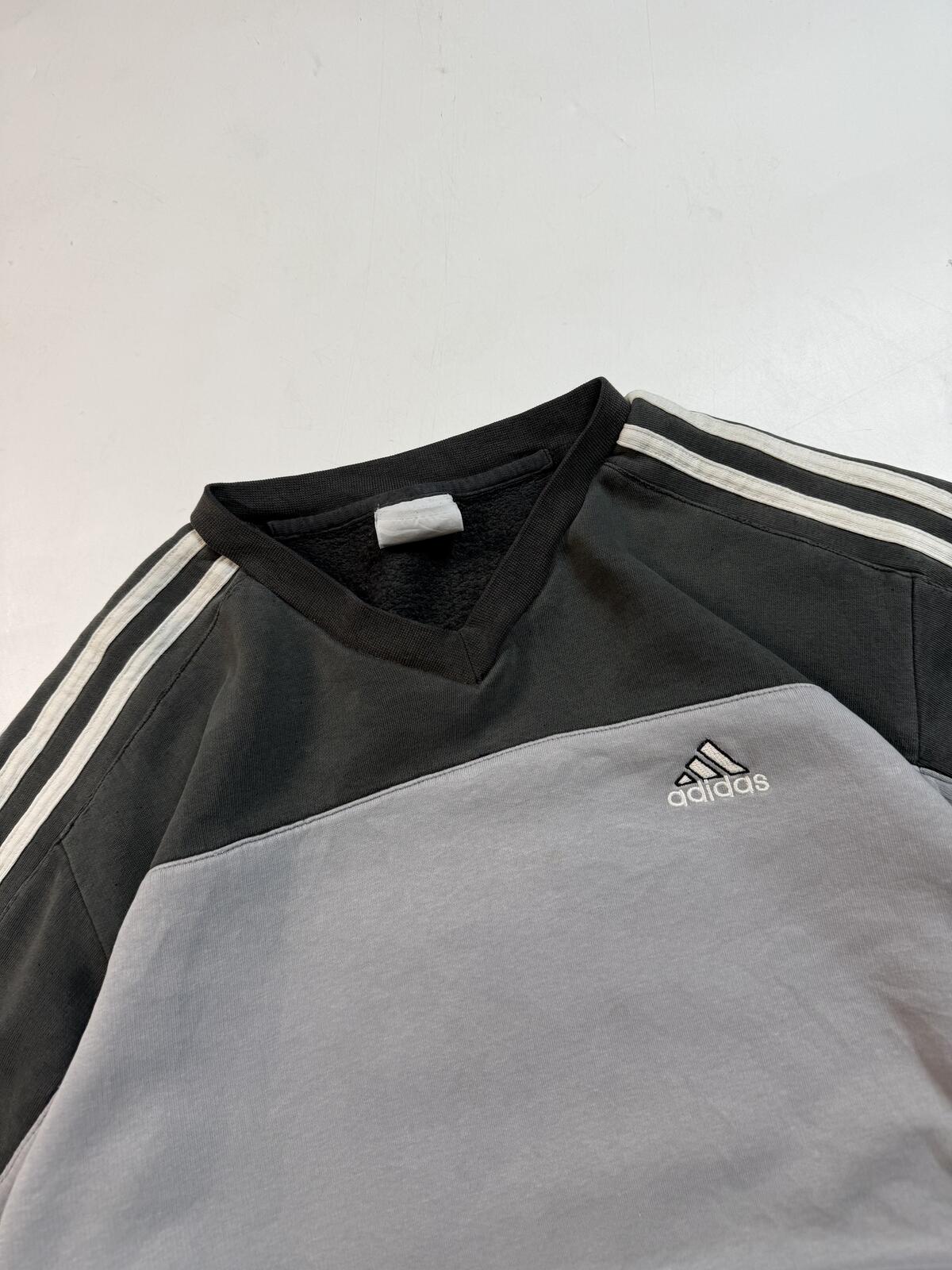 Vintage adidas small logo sweatshirt (M)