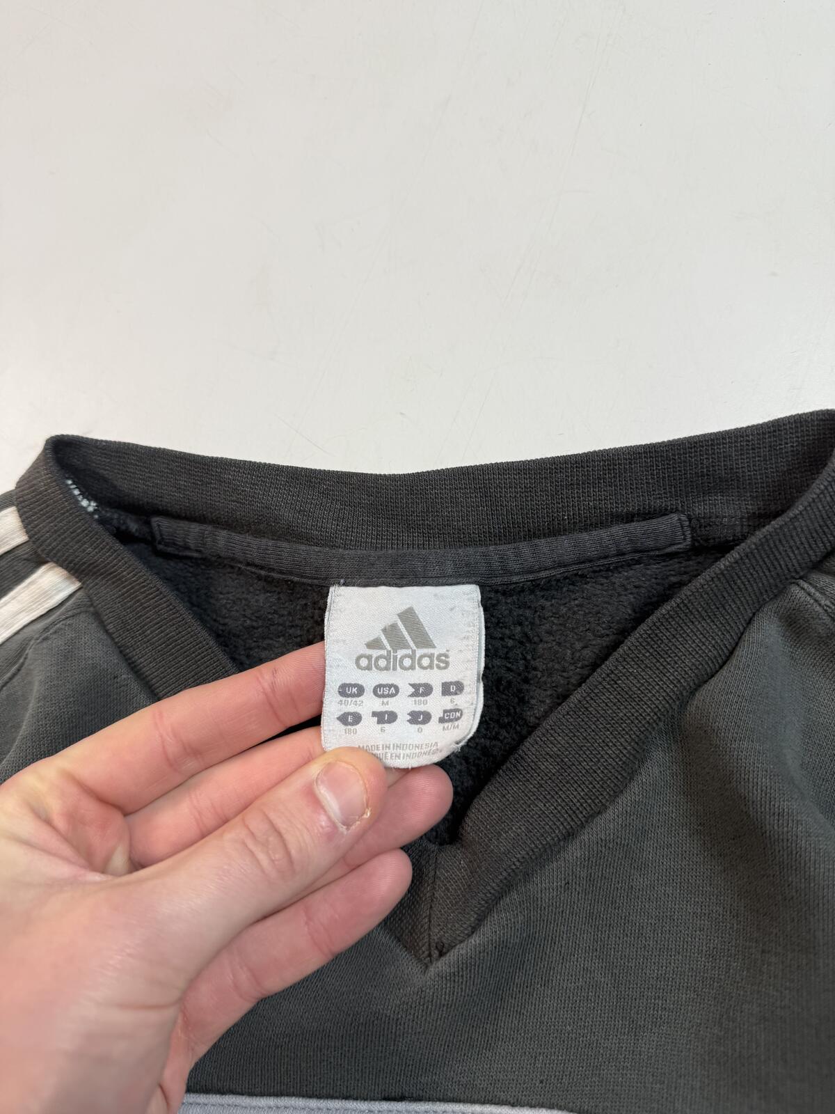 Vintage adidas small logo sweatshirt (M)