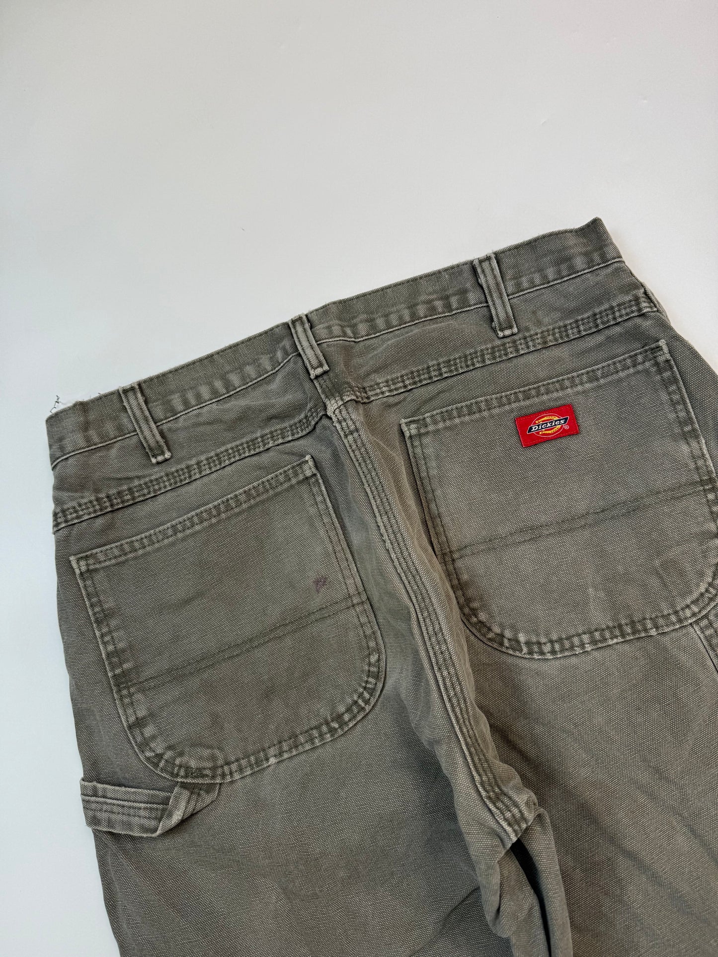 Vintage Dickies baggy carpenter shorts (W34)