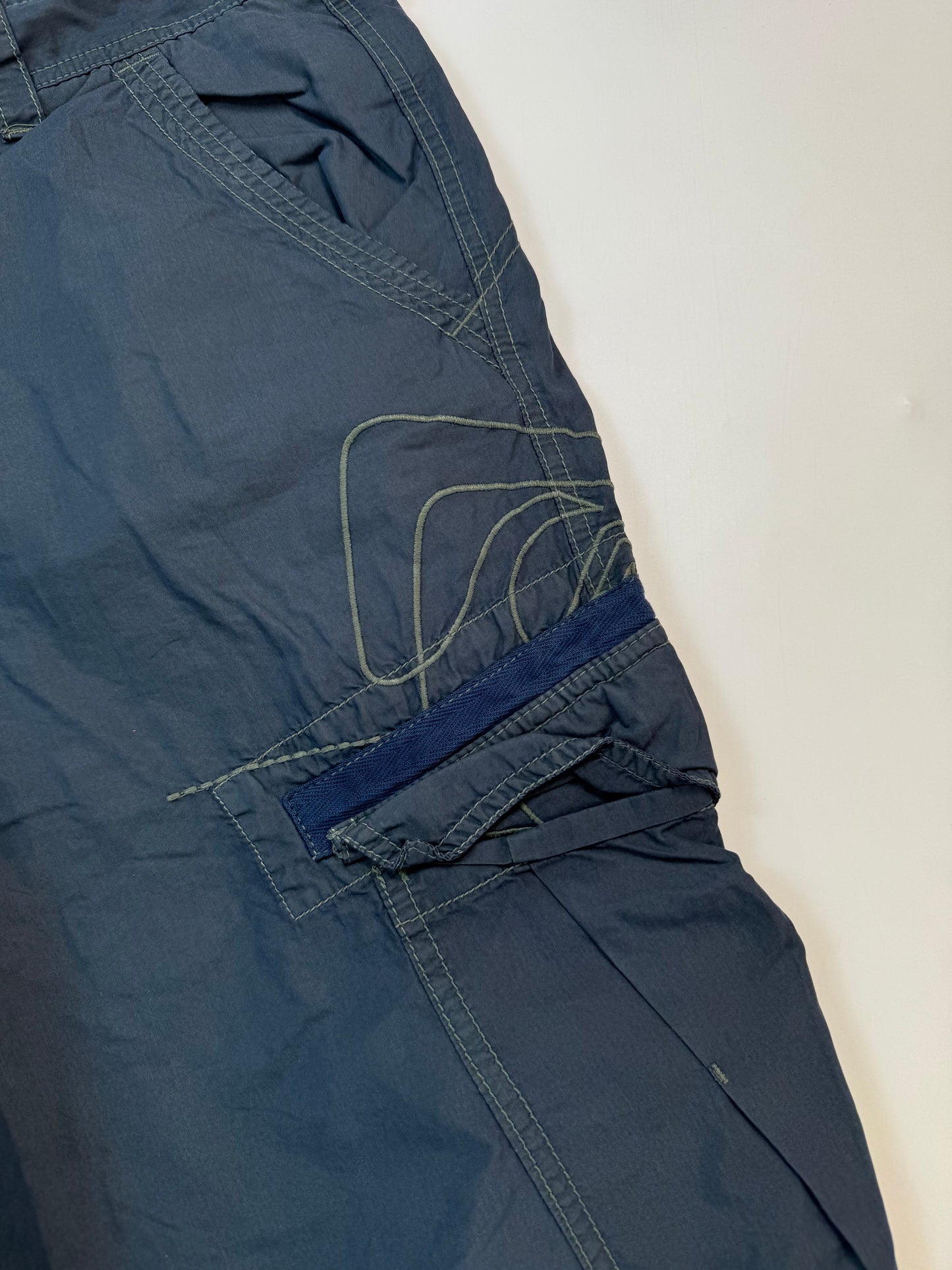 Vintage Quiksilver baggy cargo shorts (W34)