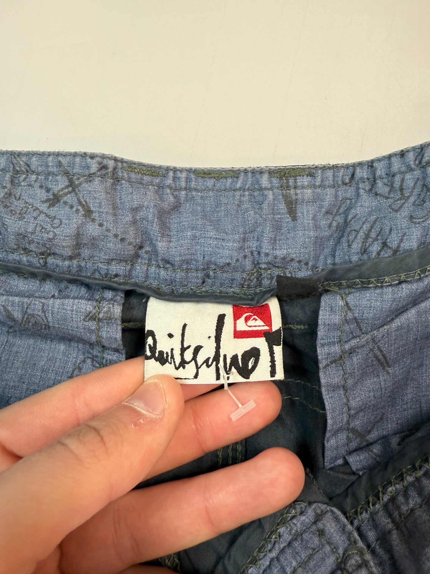 Vintage Quiksilver baggy cargo shorts (W34)