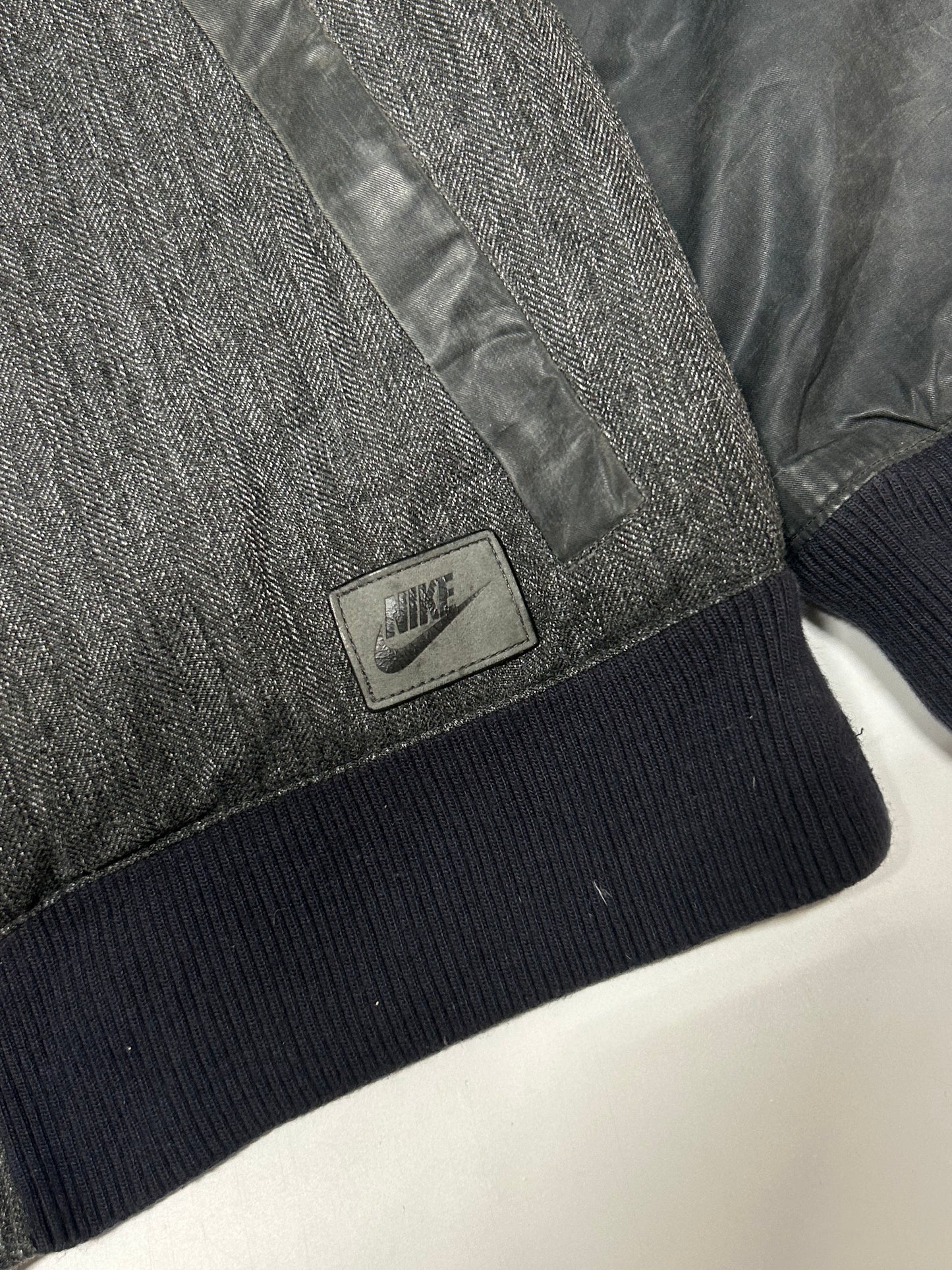 Nike bomber jacket (L)