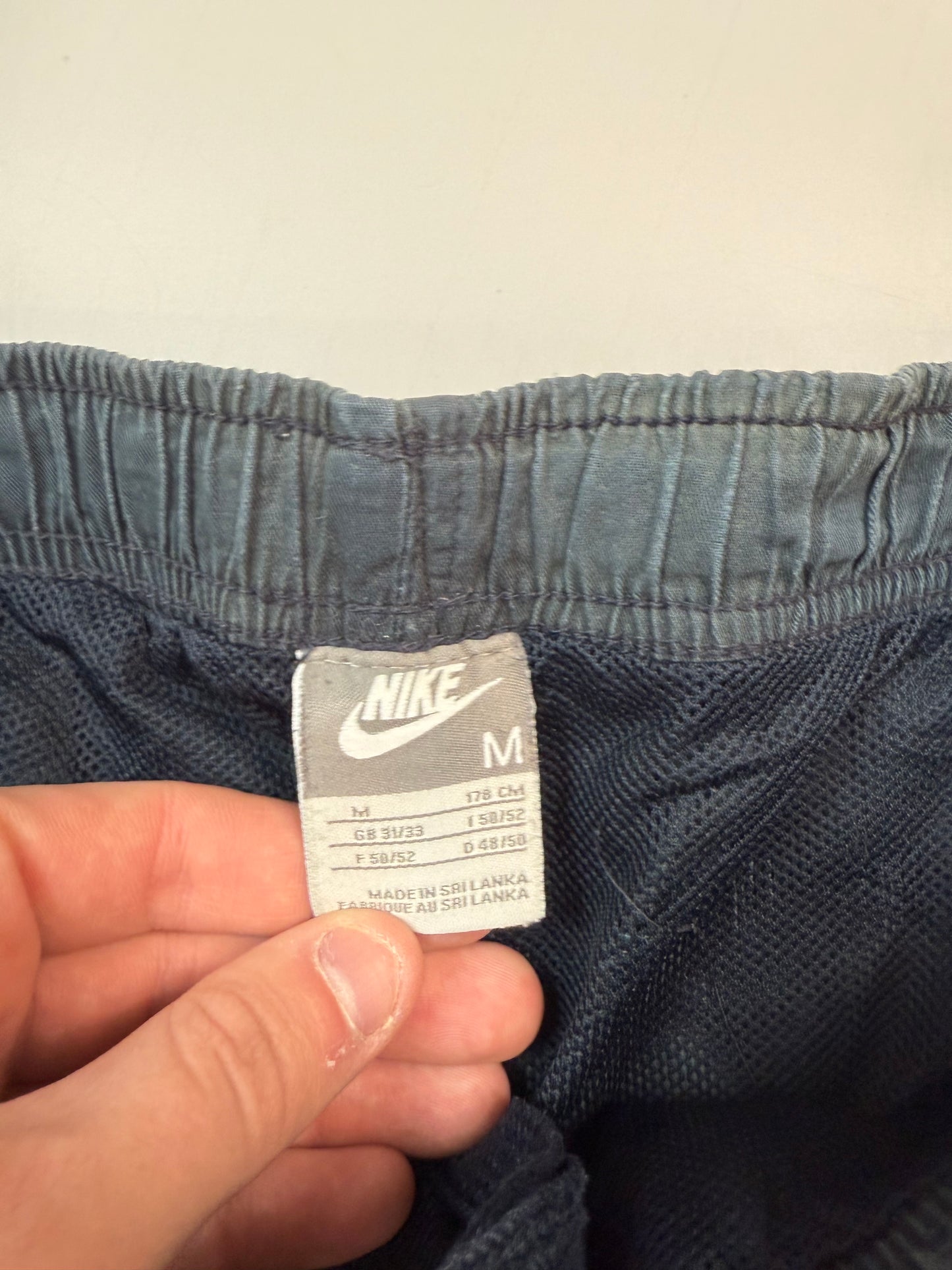 Vintage Nike side stripe baggy shorts (M)