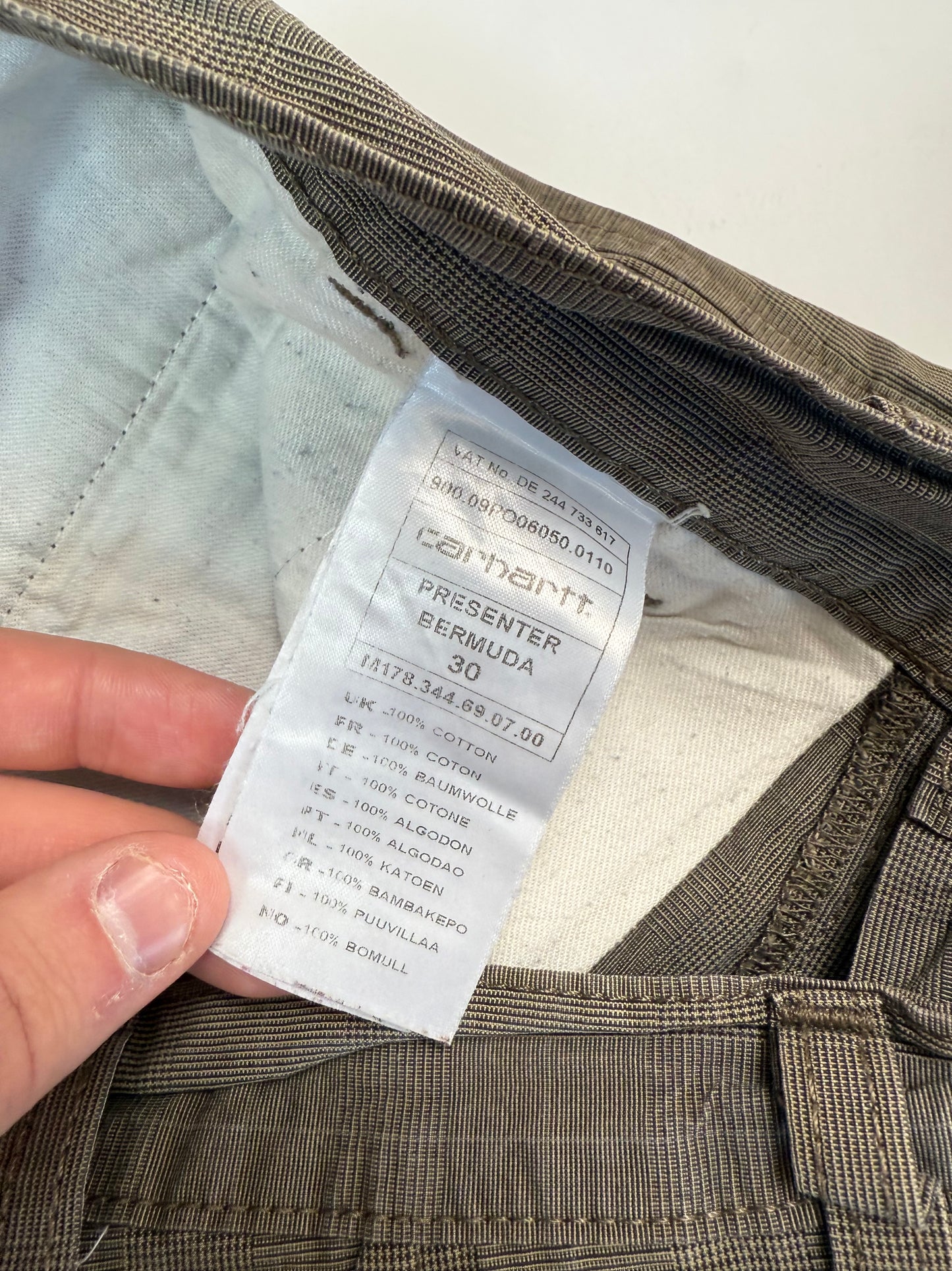 Carhartt checkered baggy shorts (W30)