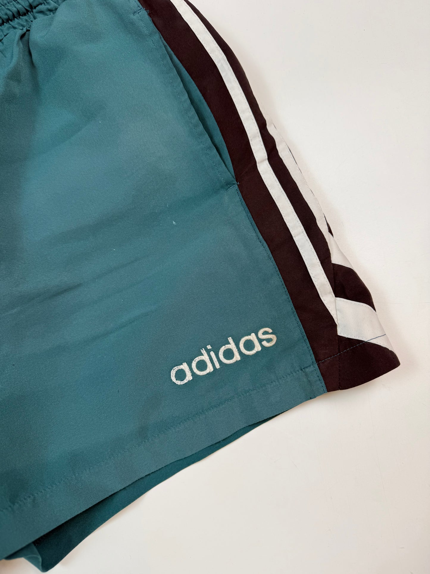 Vintage 90s Adidas sport shorts (M)