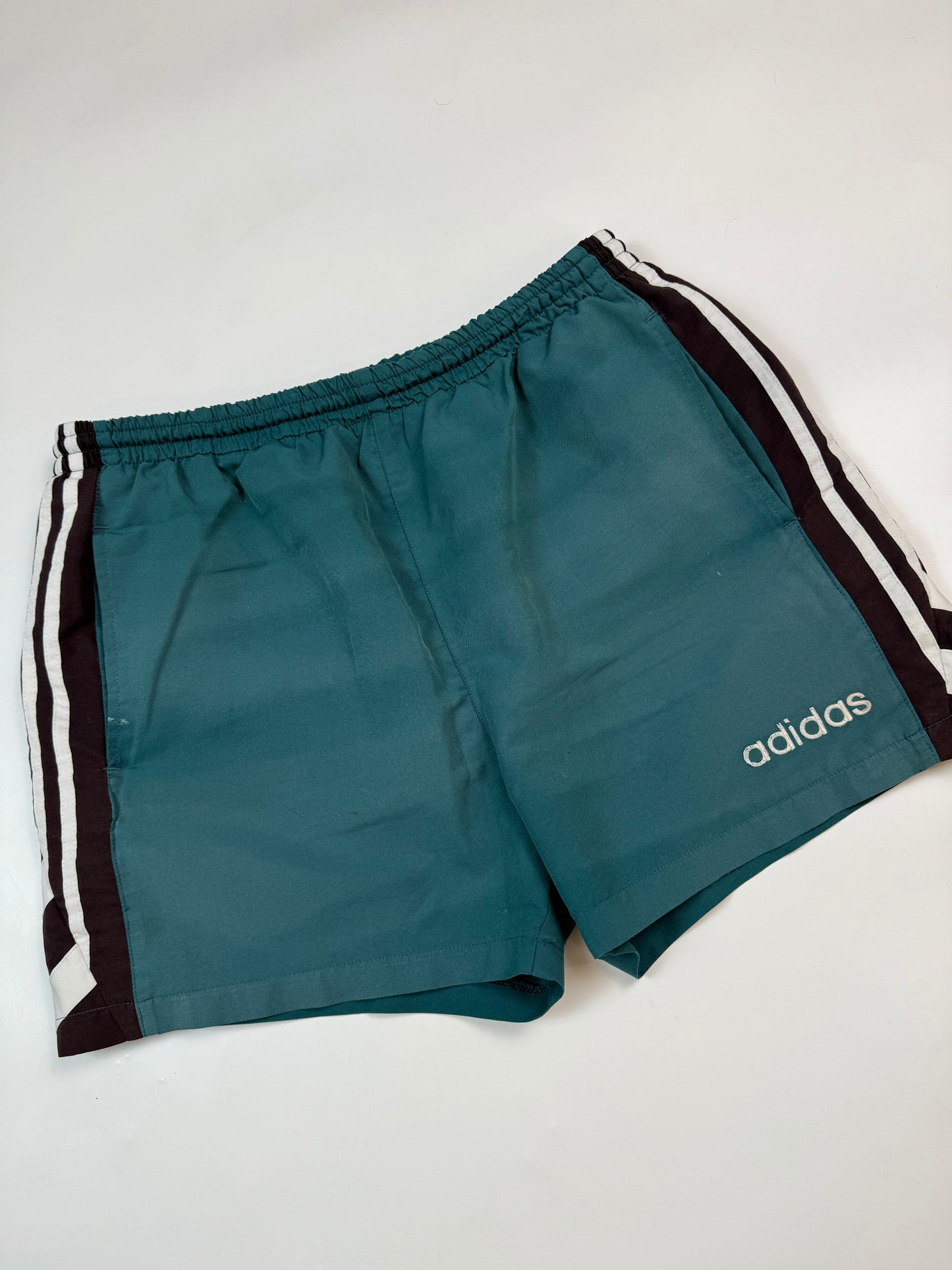 Vintage 90s Adidas sport shorts (M)