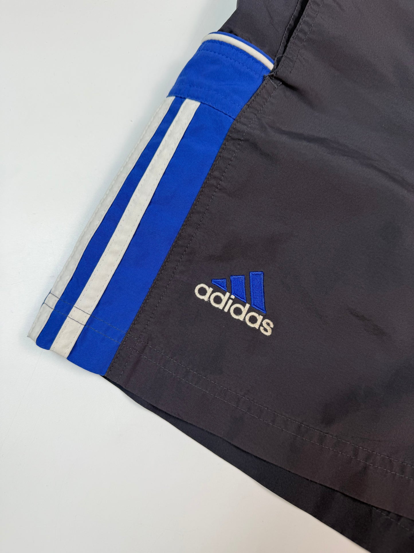 Vintage 90s adidas sport shorts (L)
