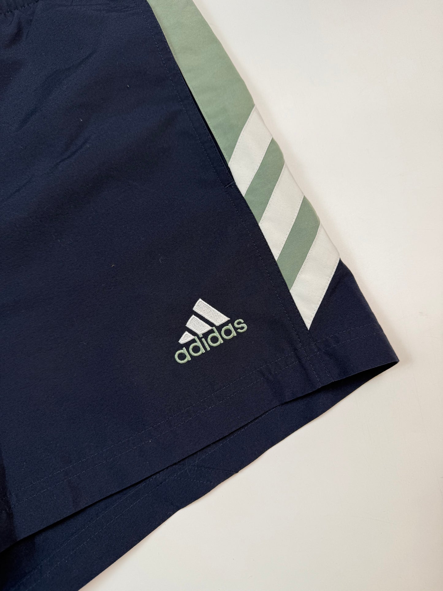 Vintage 90s Adidas side stripe sport shorts (M)