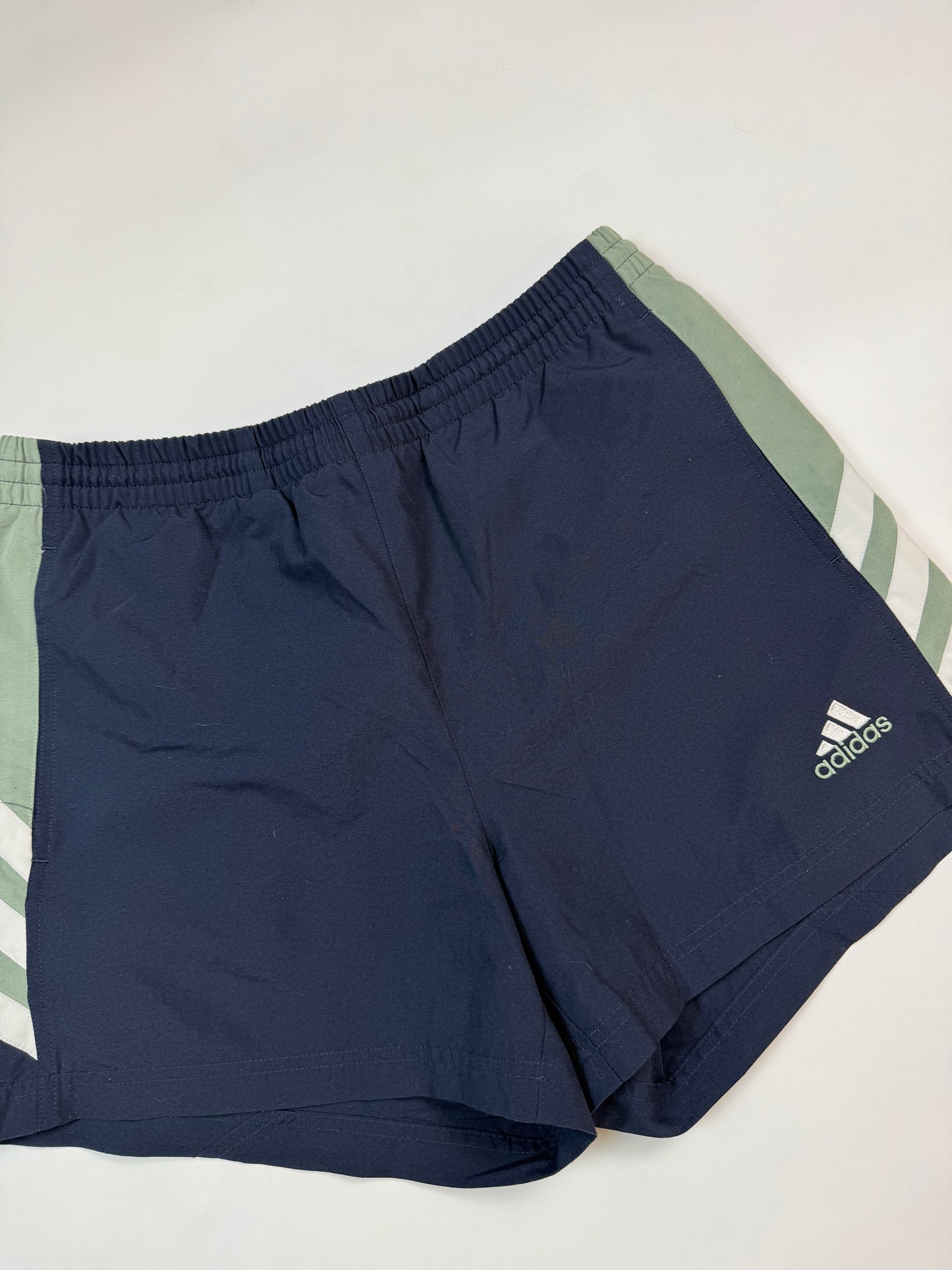 Vintage 90s Adidas side stripe sport shorts (M)