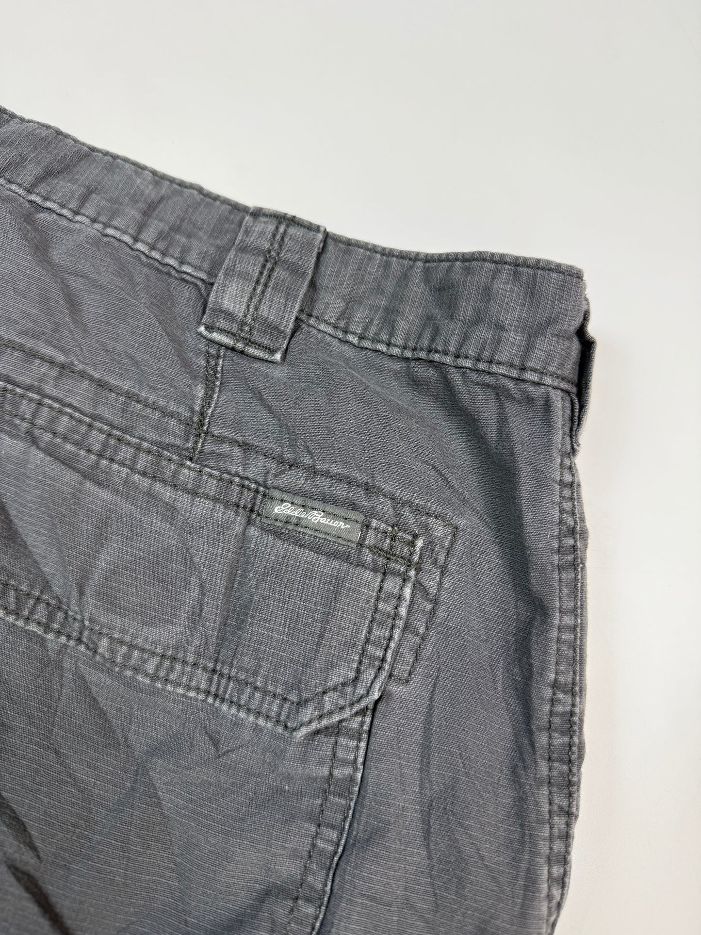Eddie Bauer baggy cargo shorts (W38)