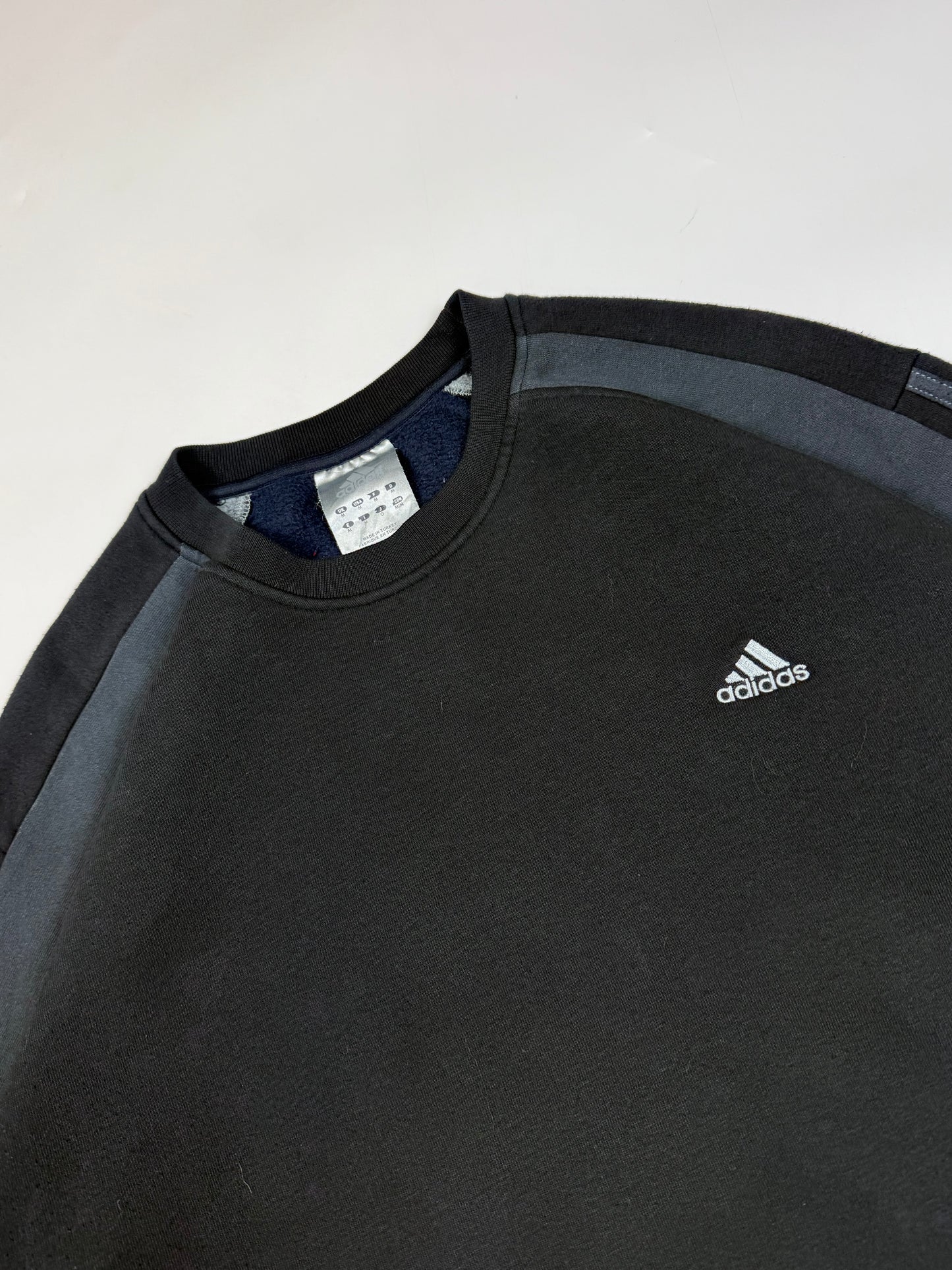 Vintage Adidas small logo sweatshirt (M)