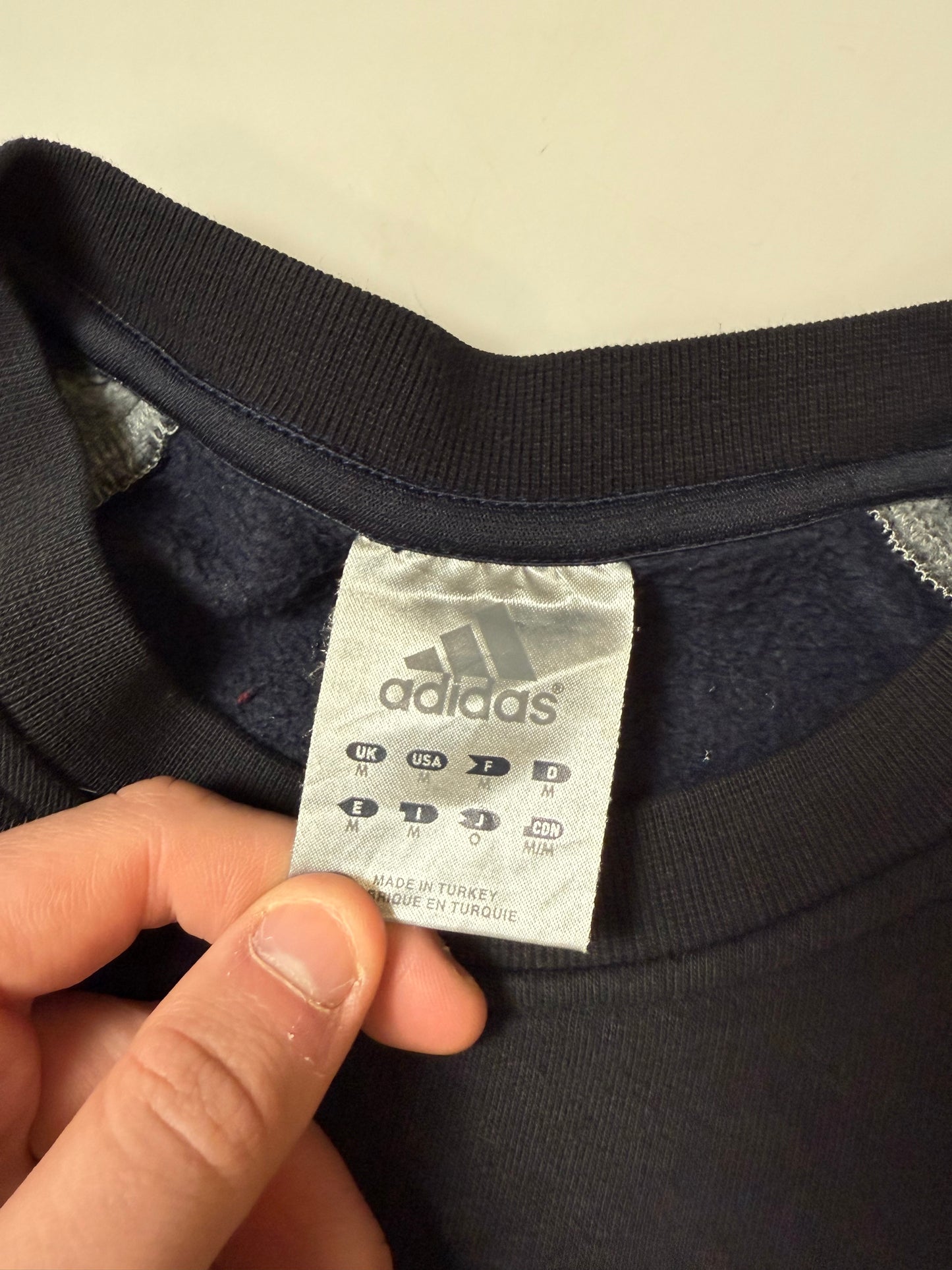 Vintage Adidas small logo sweatshirt (M)