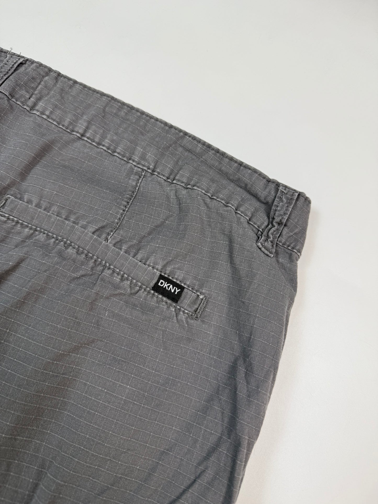 DKNY baggy cargo shorts (W36)