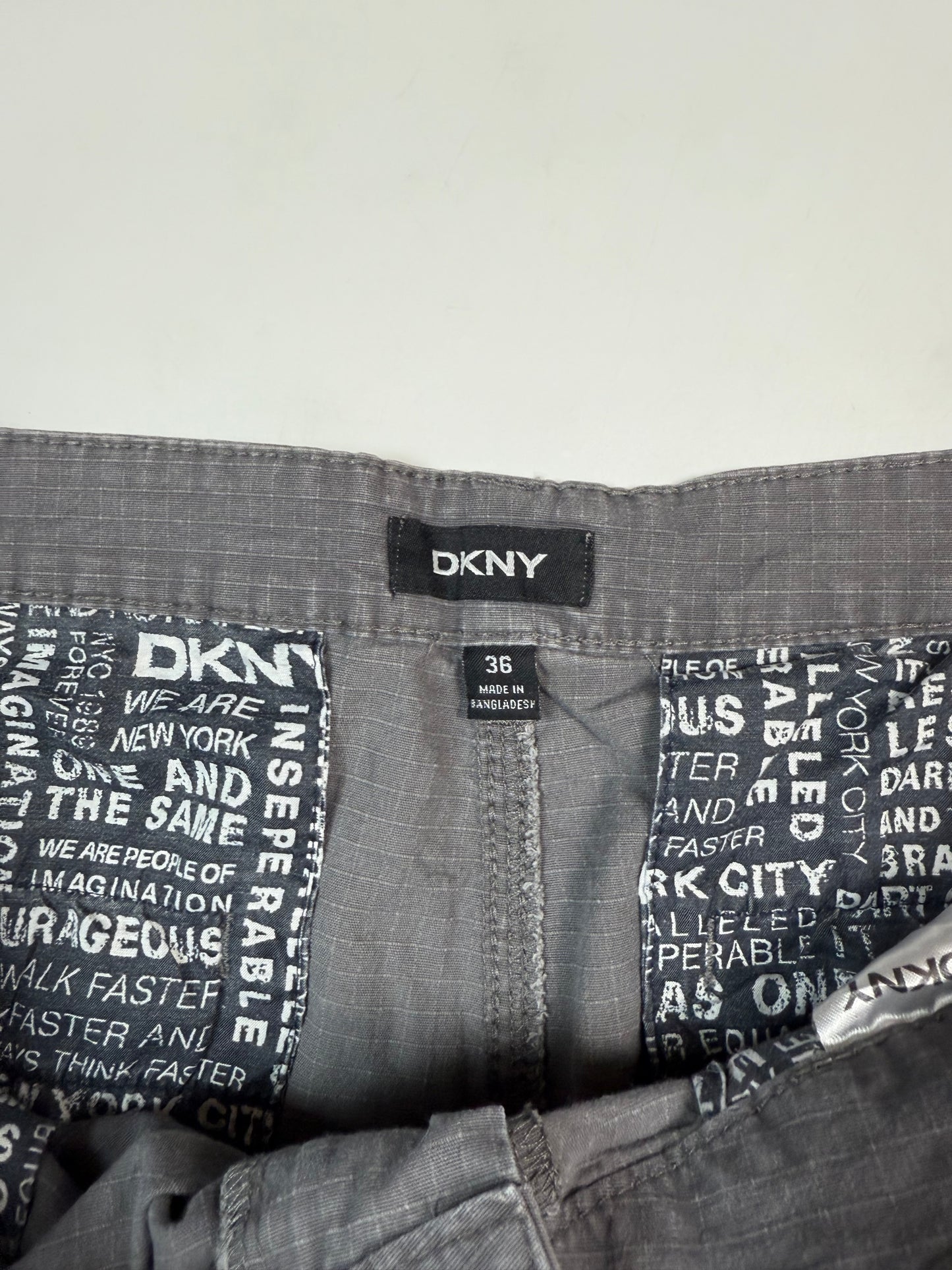 DKNY baggy cargo shorts (W36)