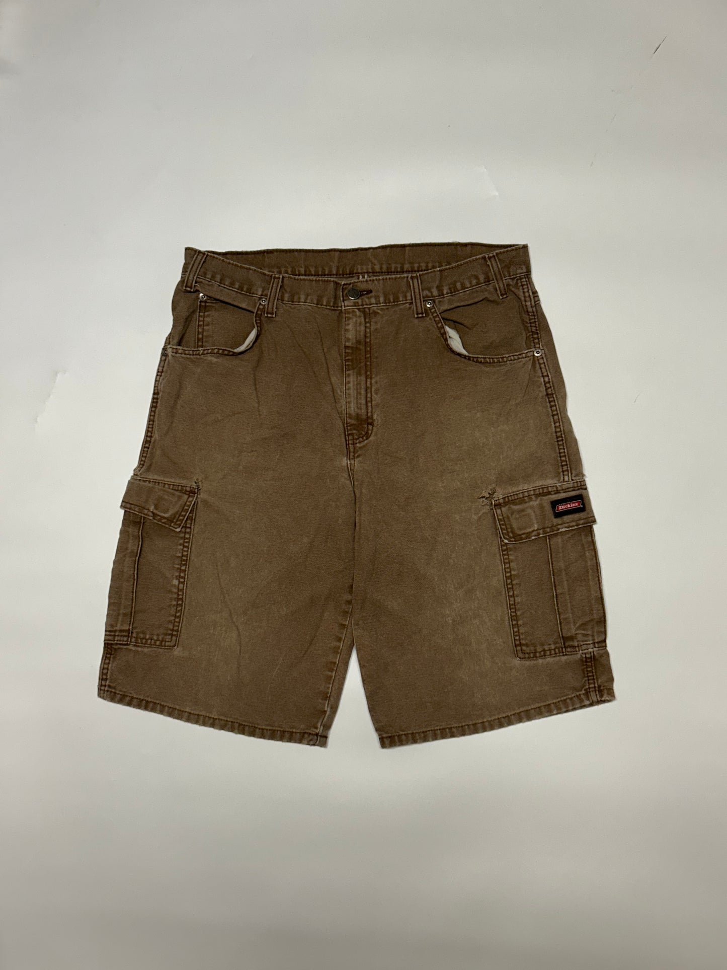 Vintage Dickies baggy cargo shorts (W36)