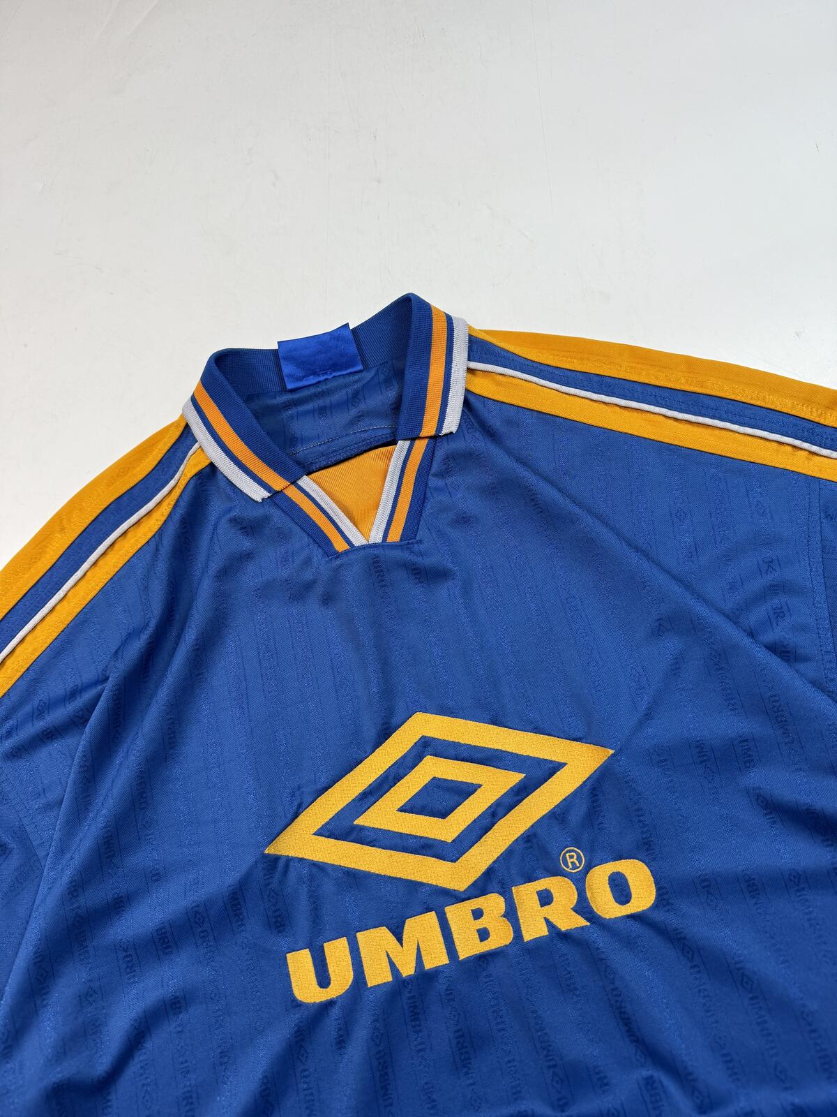 Vintage 90s Umbro template football shirt (XL)