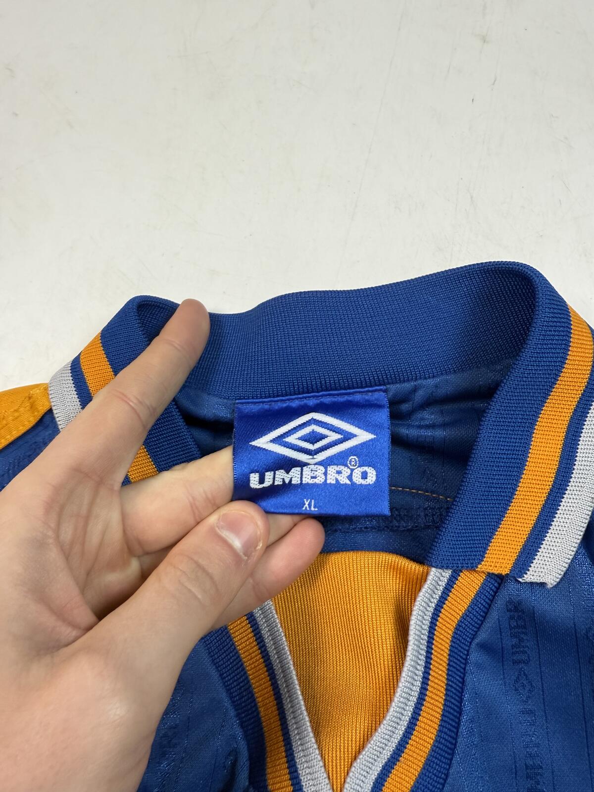 Vintage 90s Umbro template football shirt (XL)