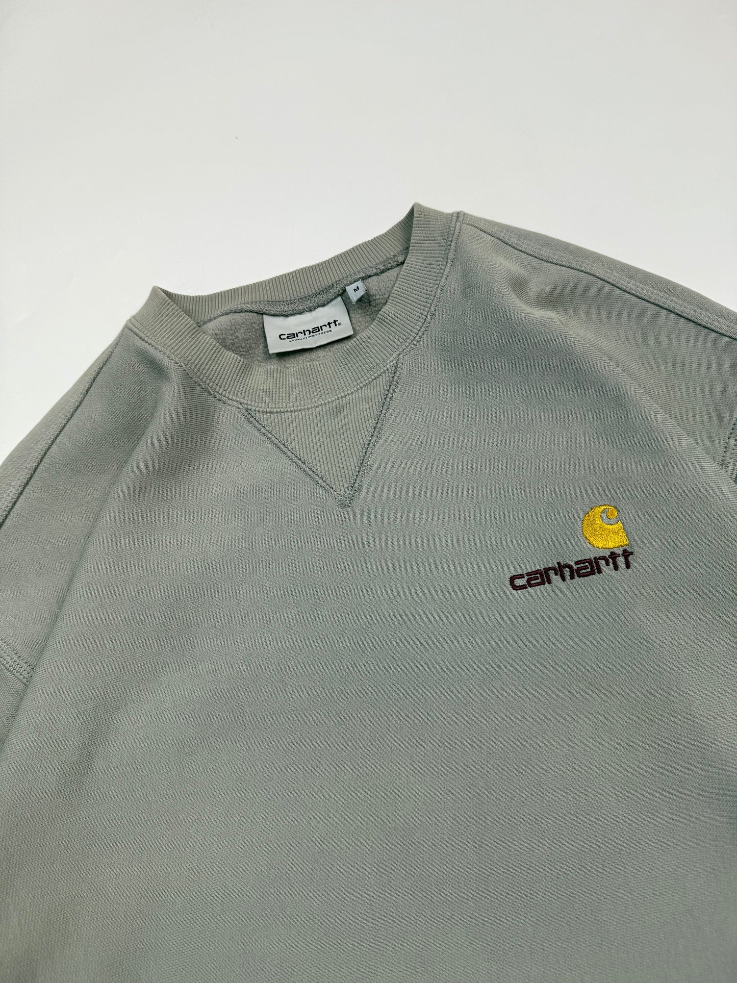 Carhartt small logo sweatshirt (M)