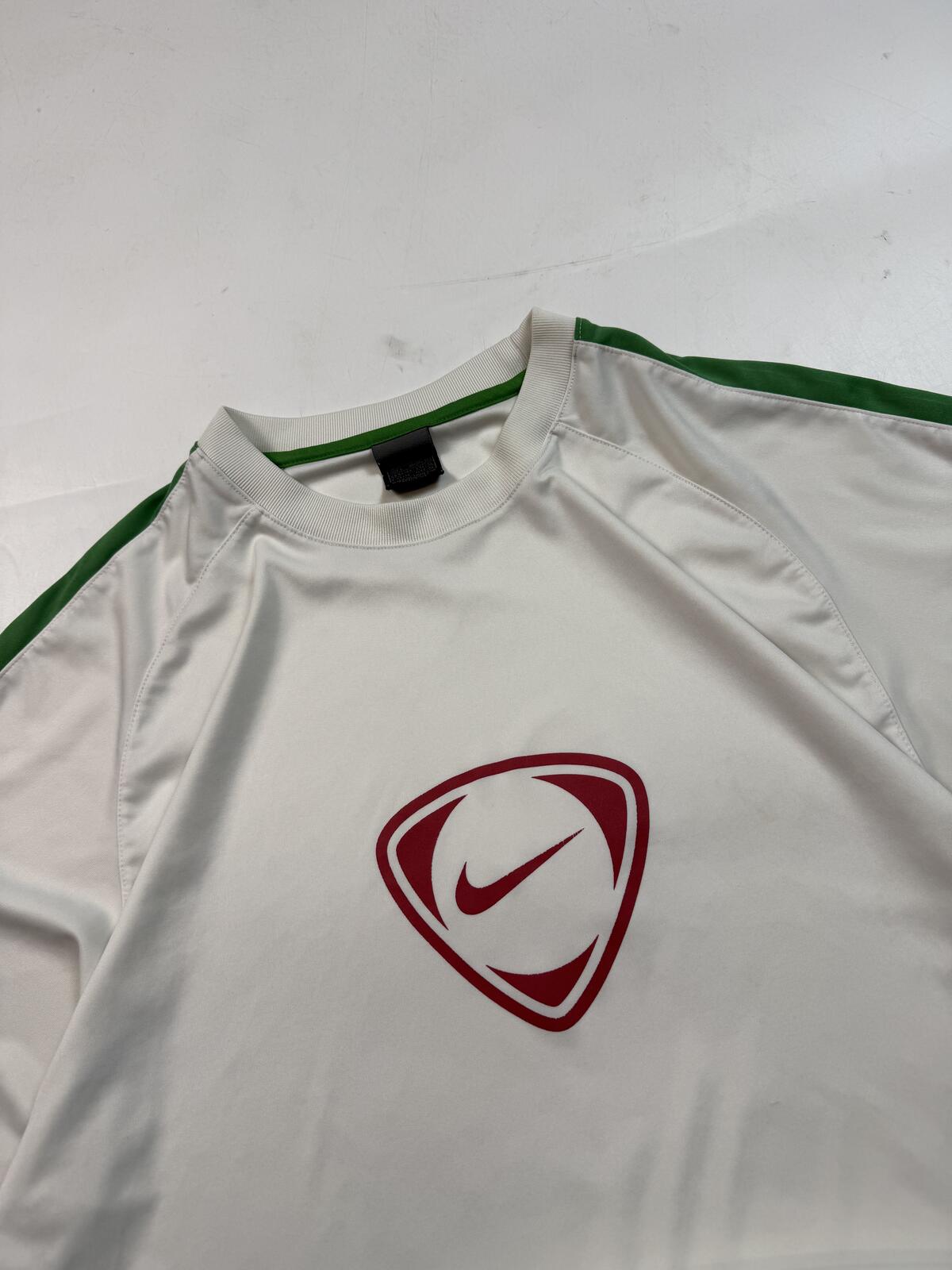 Vintage Nike shield football centre logo tee (L)