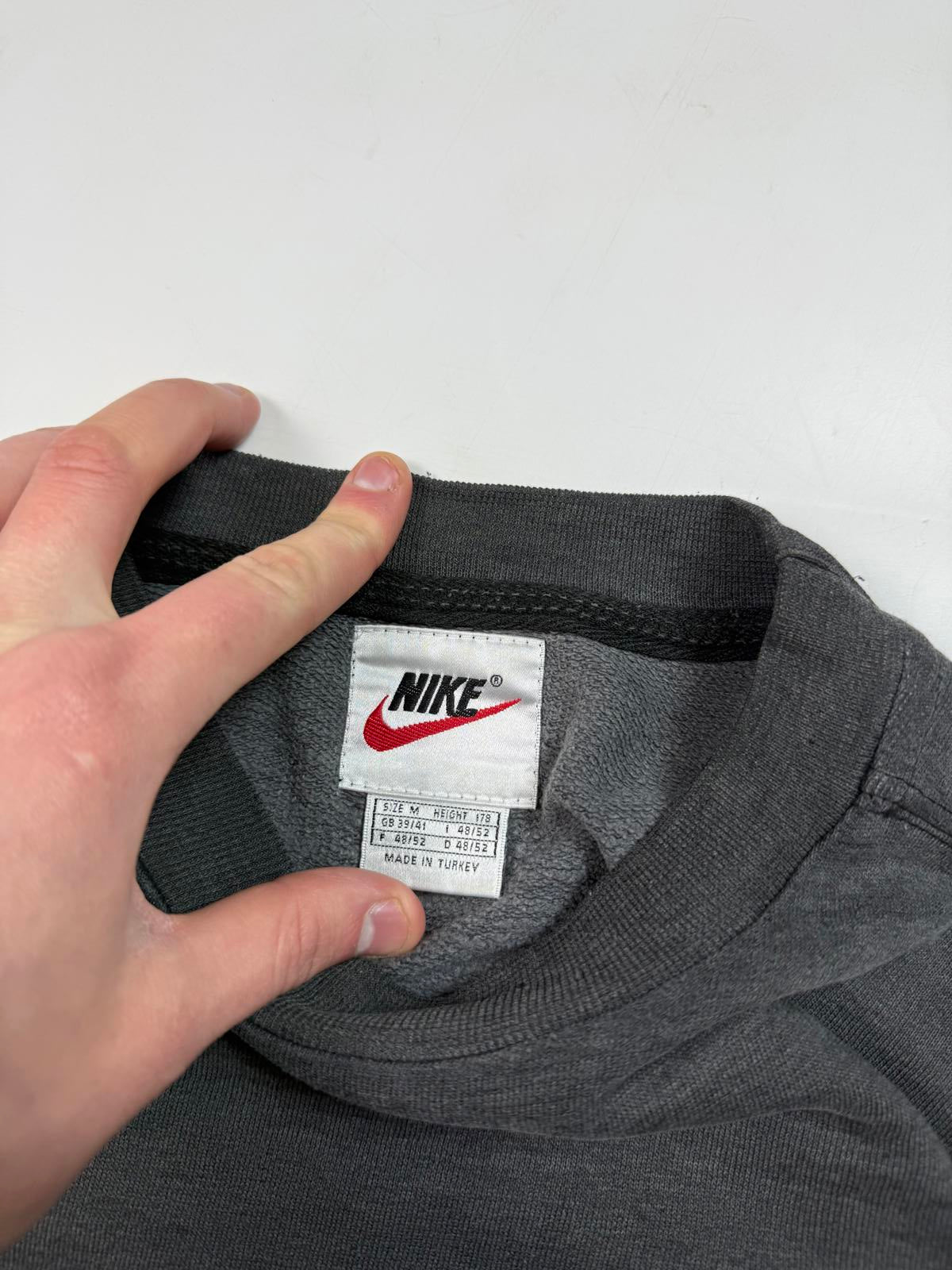 Vintage 90s Nike mini swoosh sweatshirt (M)