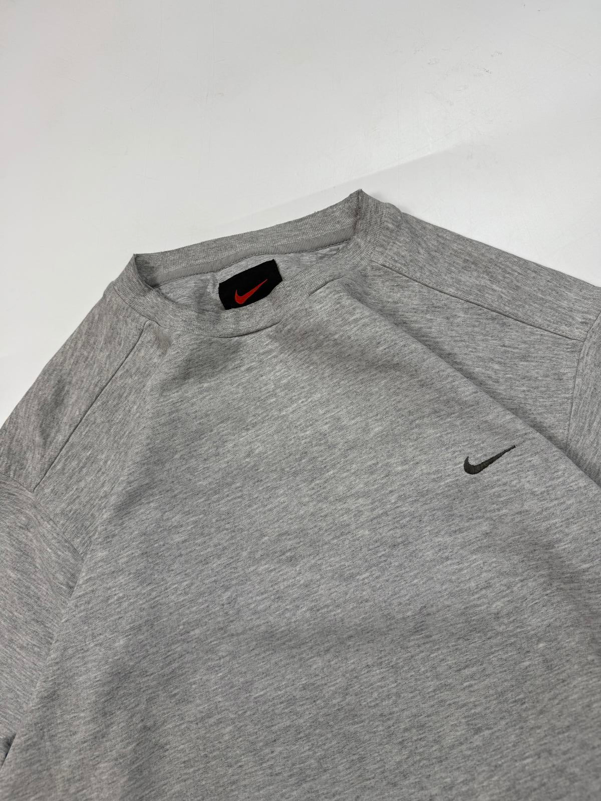 Vintage 90s Nike mini swoosh sweatshirt (M)