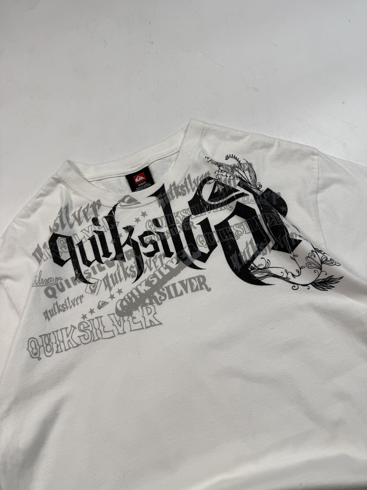 Vintage Y2K Quiksilver graphic surfwear tee (M)