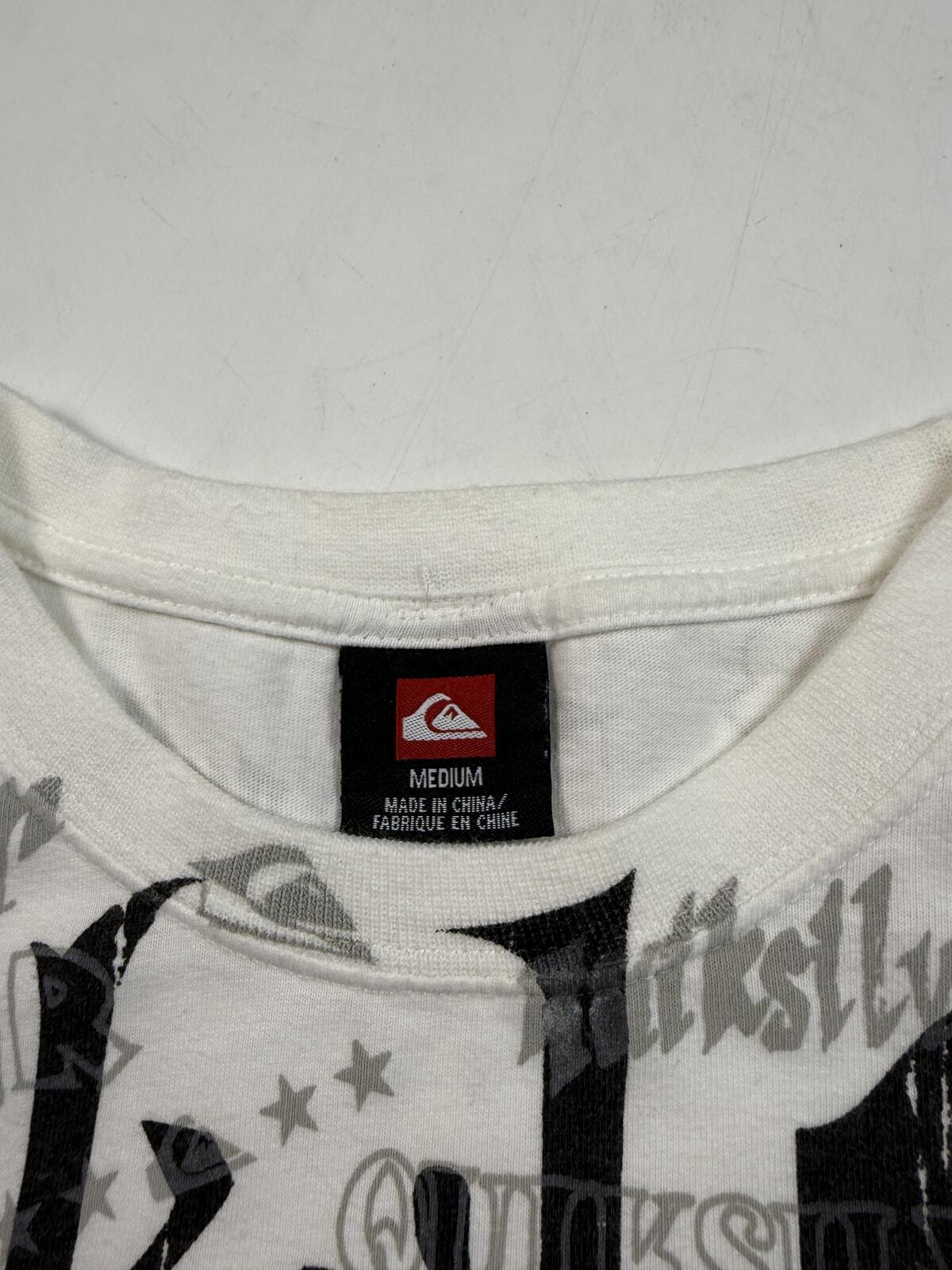 Vintage Y2K Quiksilver graphic surfwear tee (M)