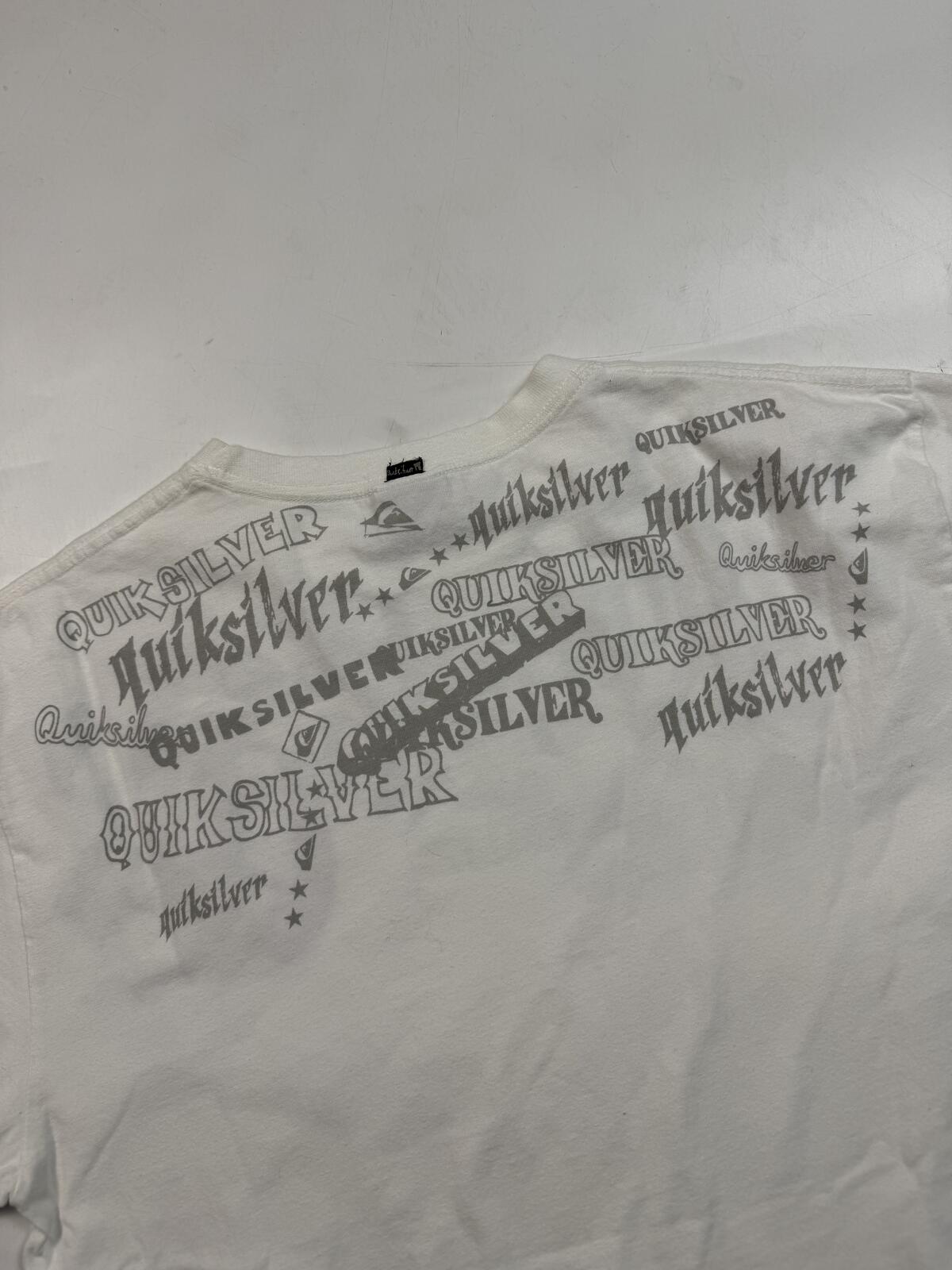 Vintage Y2K Quiksilver graphic surfwear tee (M)