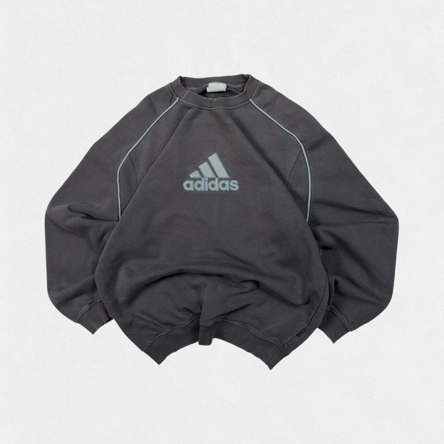 Vintage Adidas centre logo sweatshirt (L)