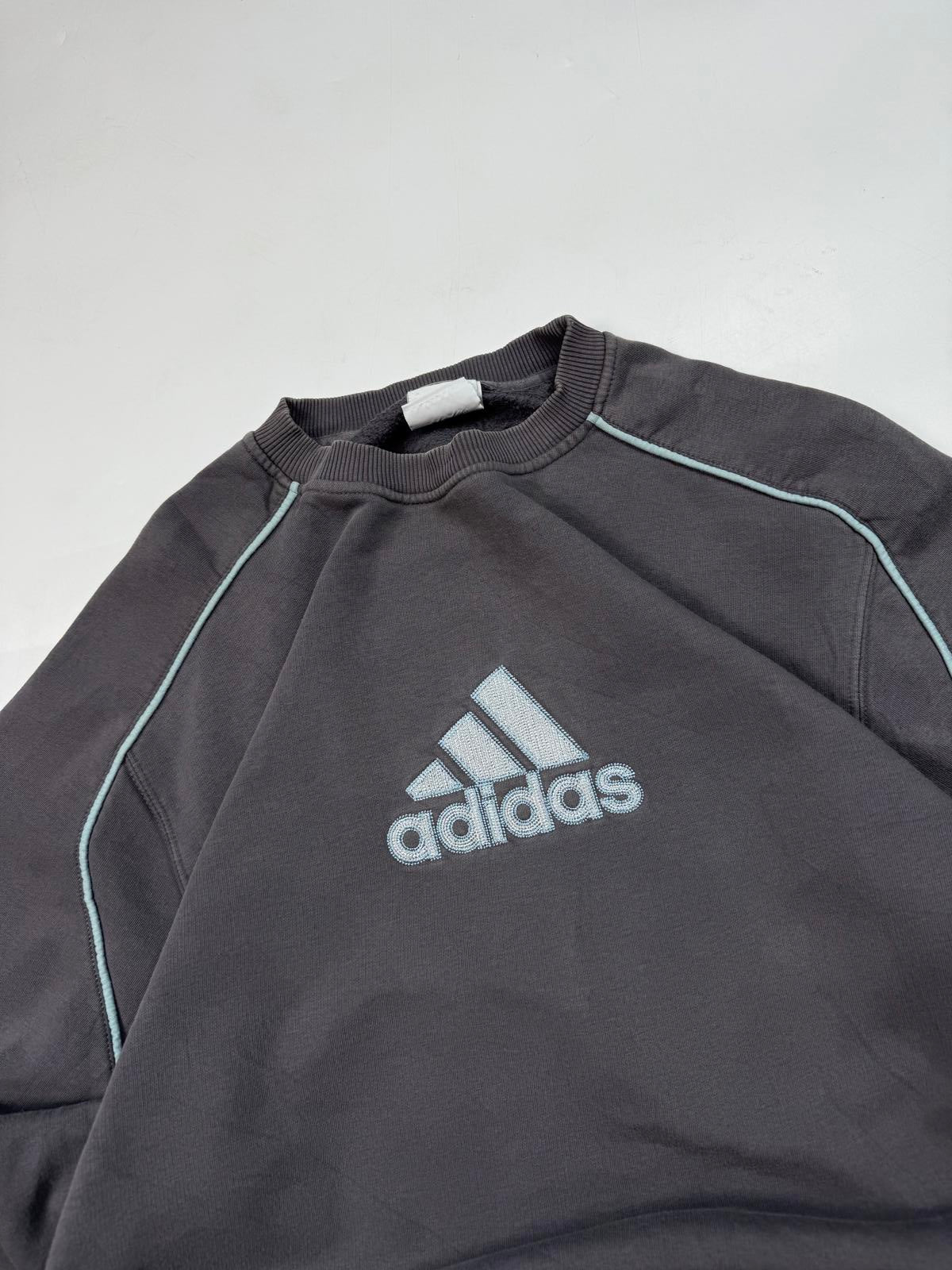 Vintage Adidas centre logo sweatshirt (L)