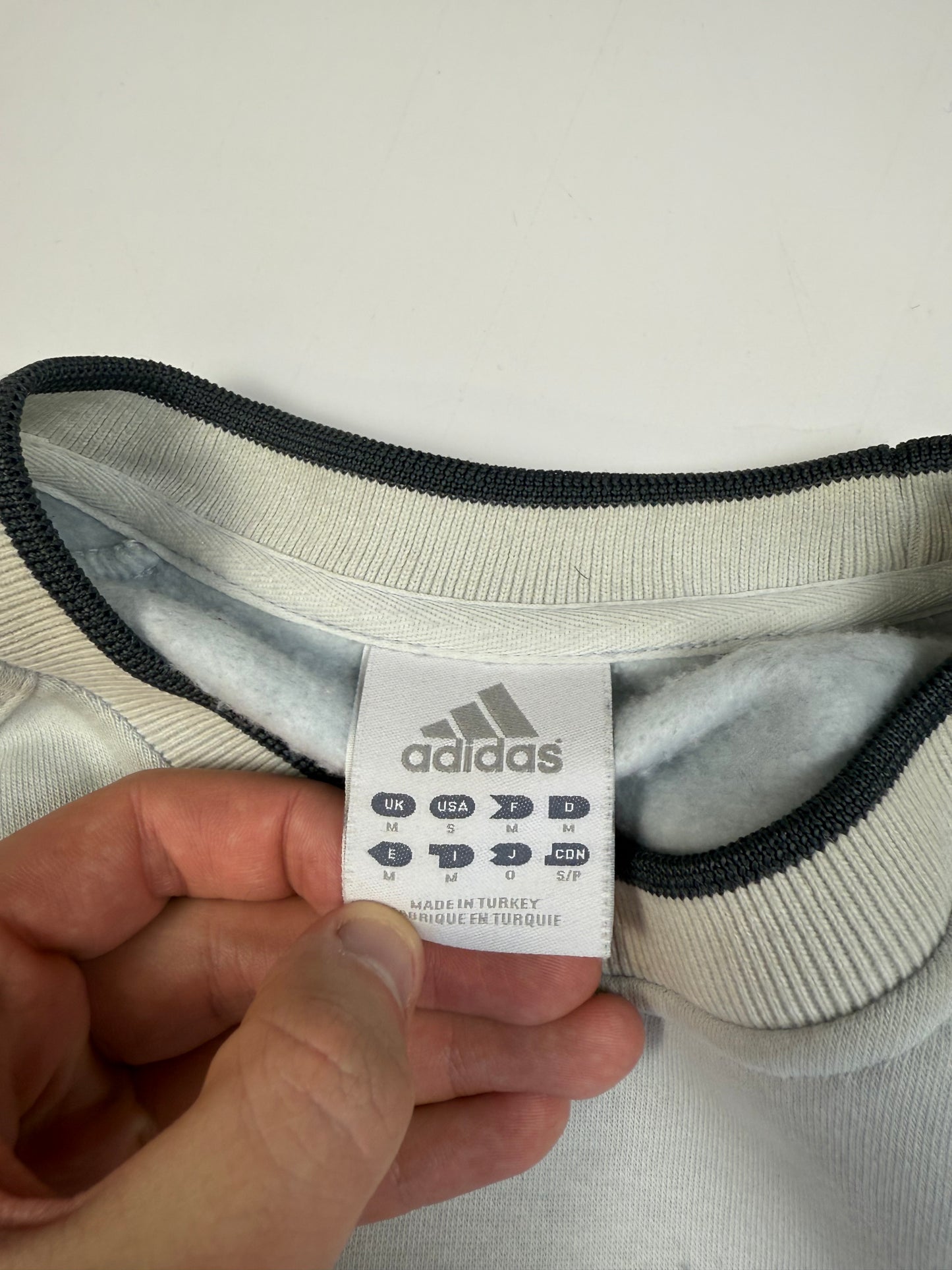 Vintage Adidas small logo sweatshirt (M)