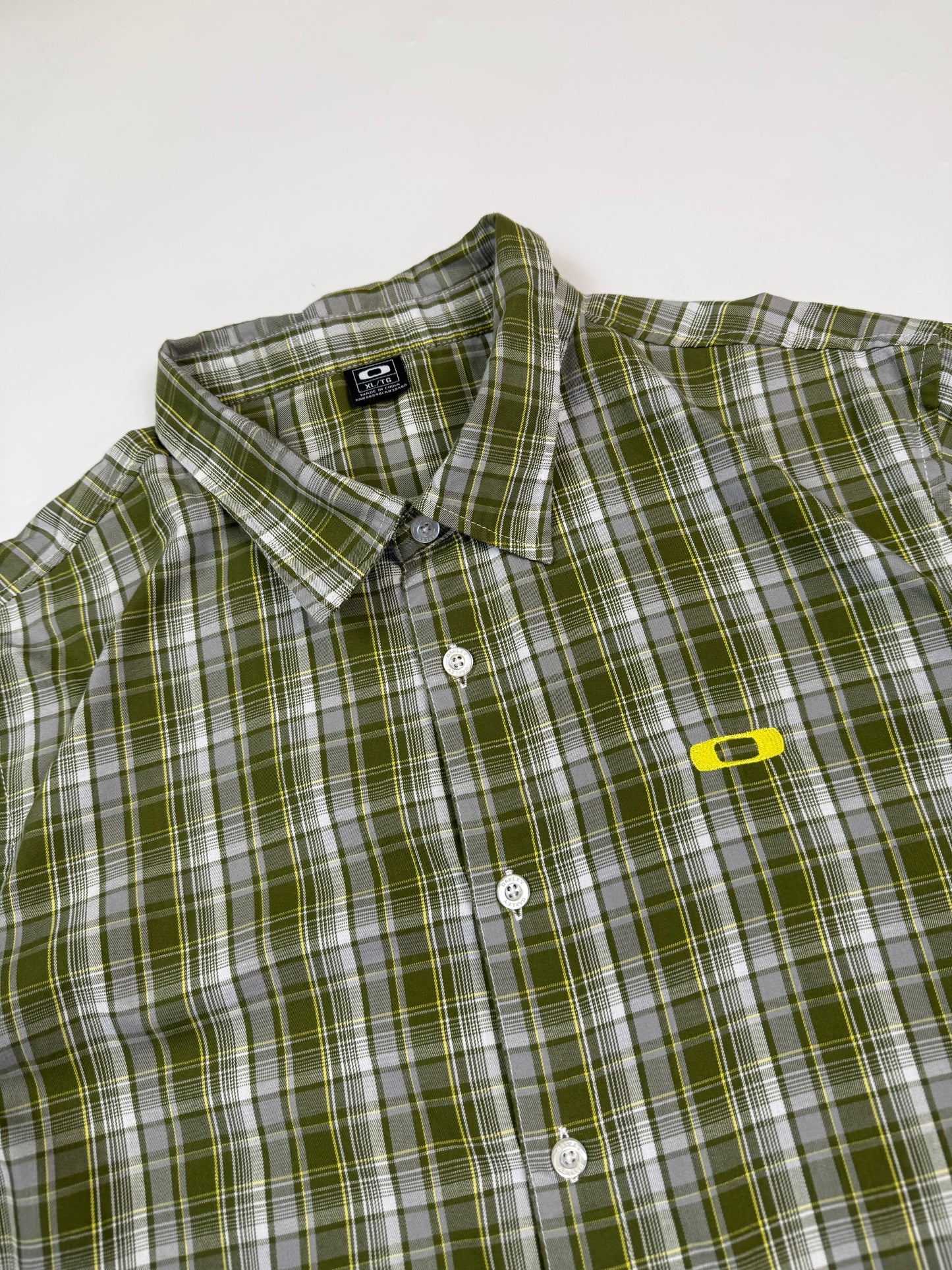 Vintage Oakley checkered short sleeve shirt (XL)