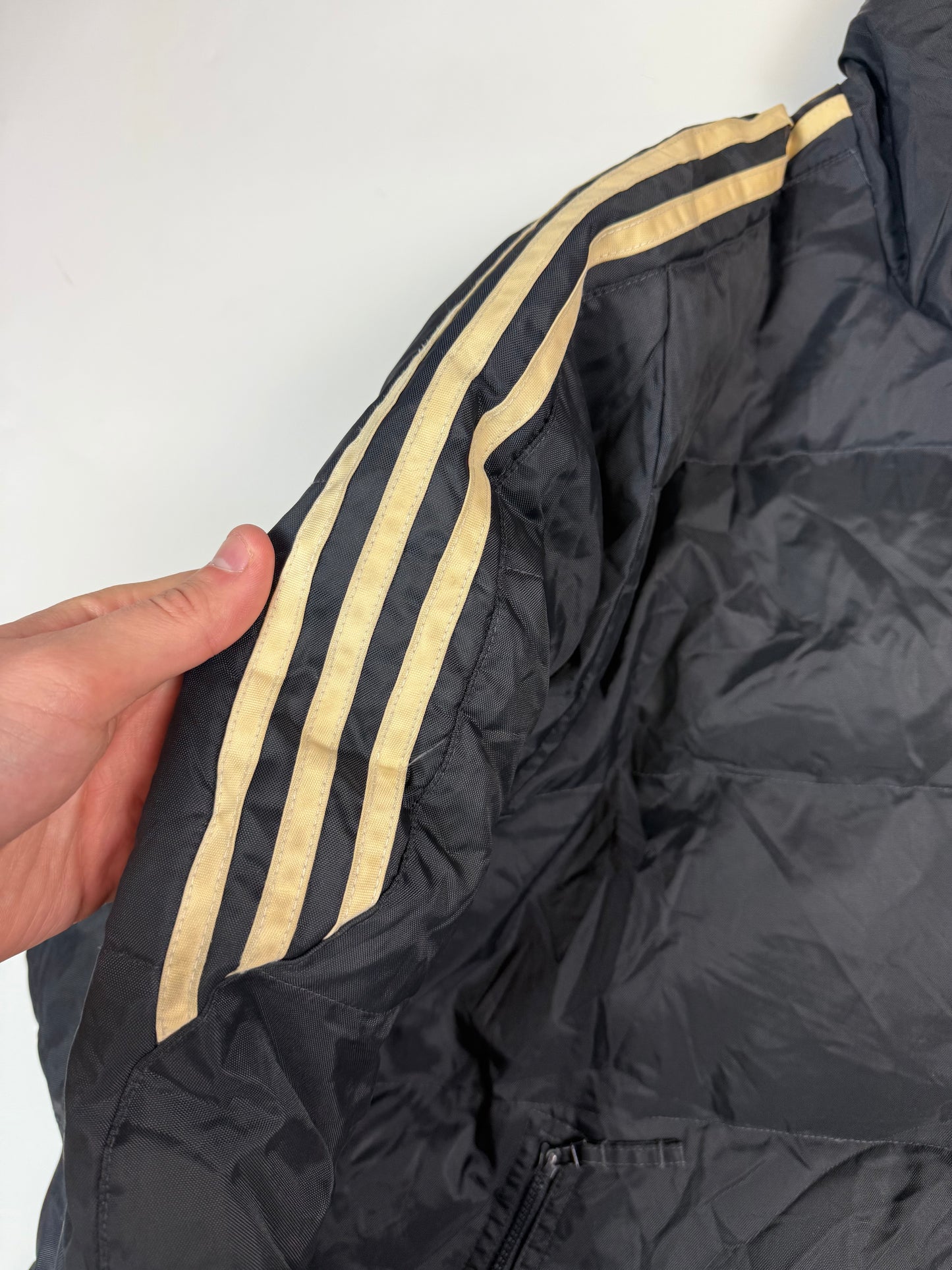 Vintage Adidas side stripe puffer jacket (M)
