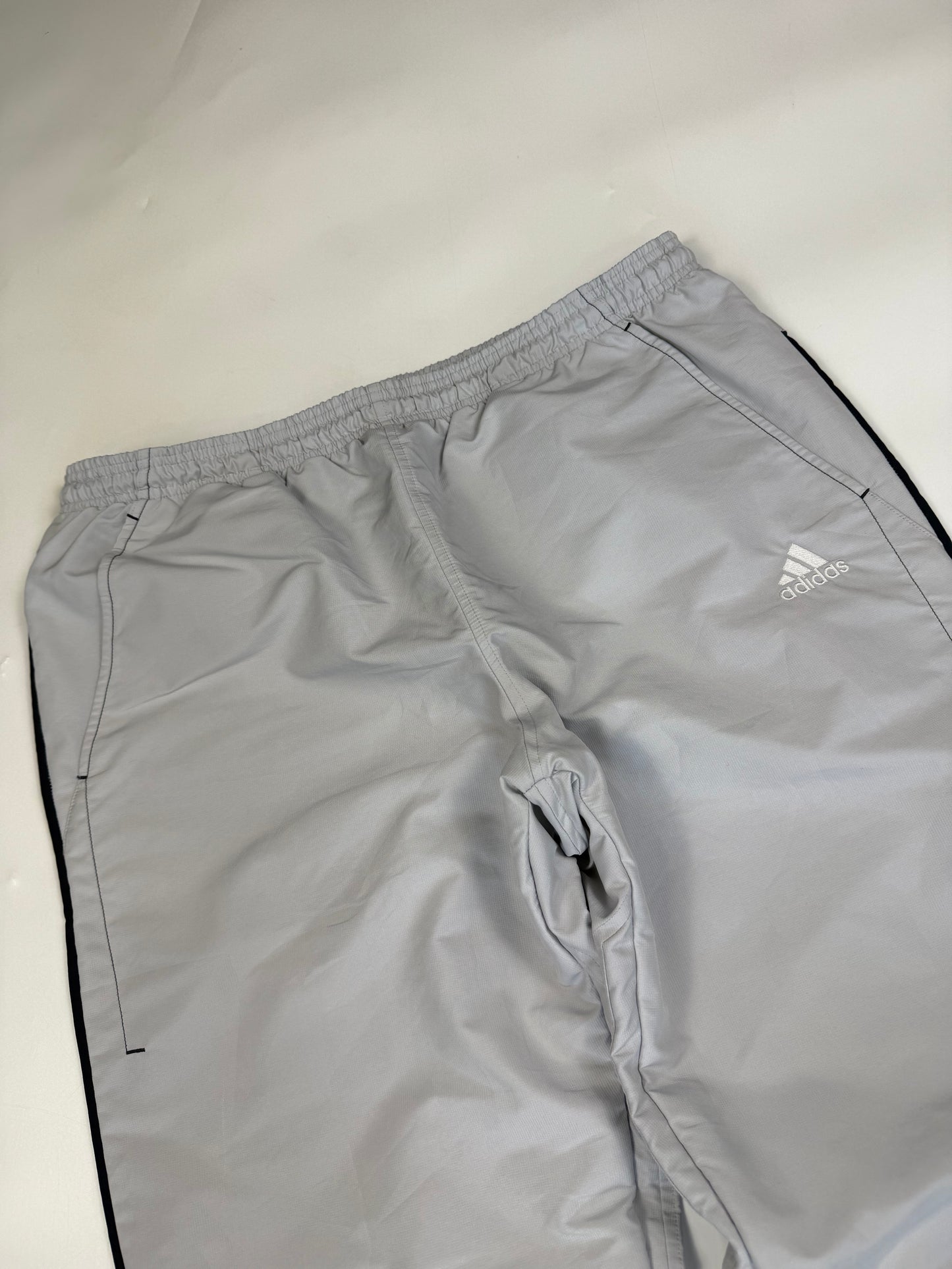 Vintage Adidas side stripe baggy track pants (M)