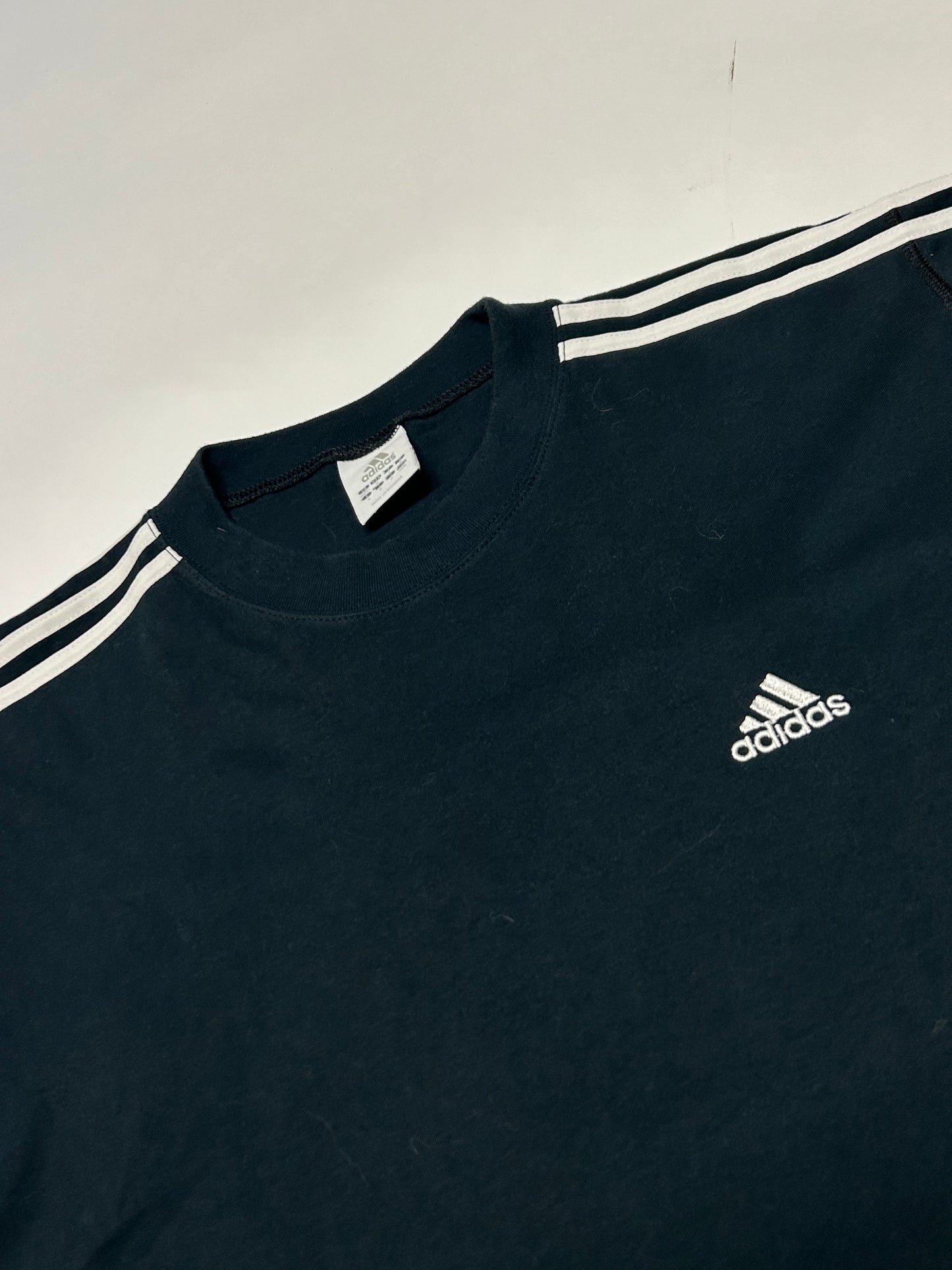 Vintage adidas small logo tee (M)