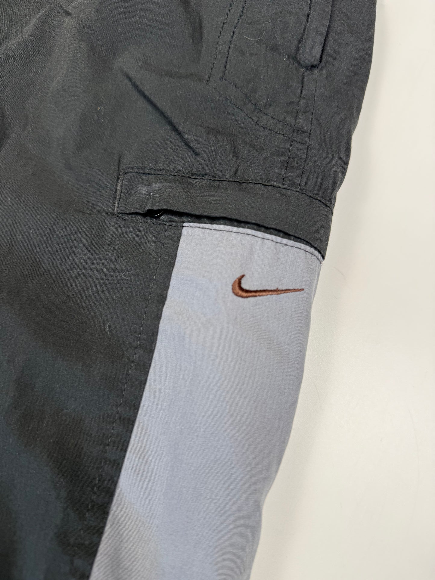 Vintage Nike side stripe baggy track pants (M)