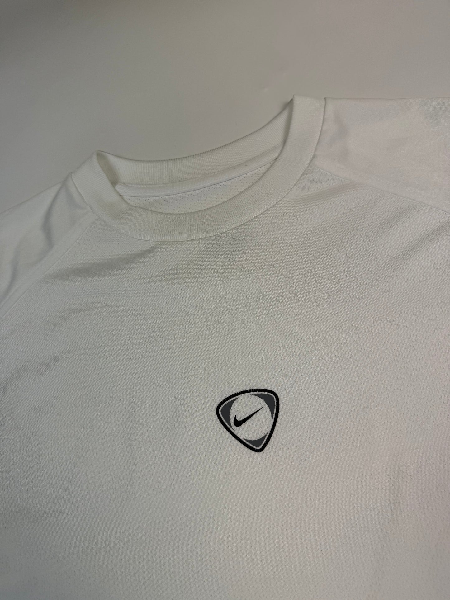 Vintage Nike football centre logo tee (L)