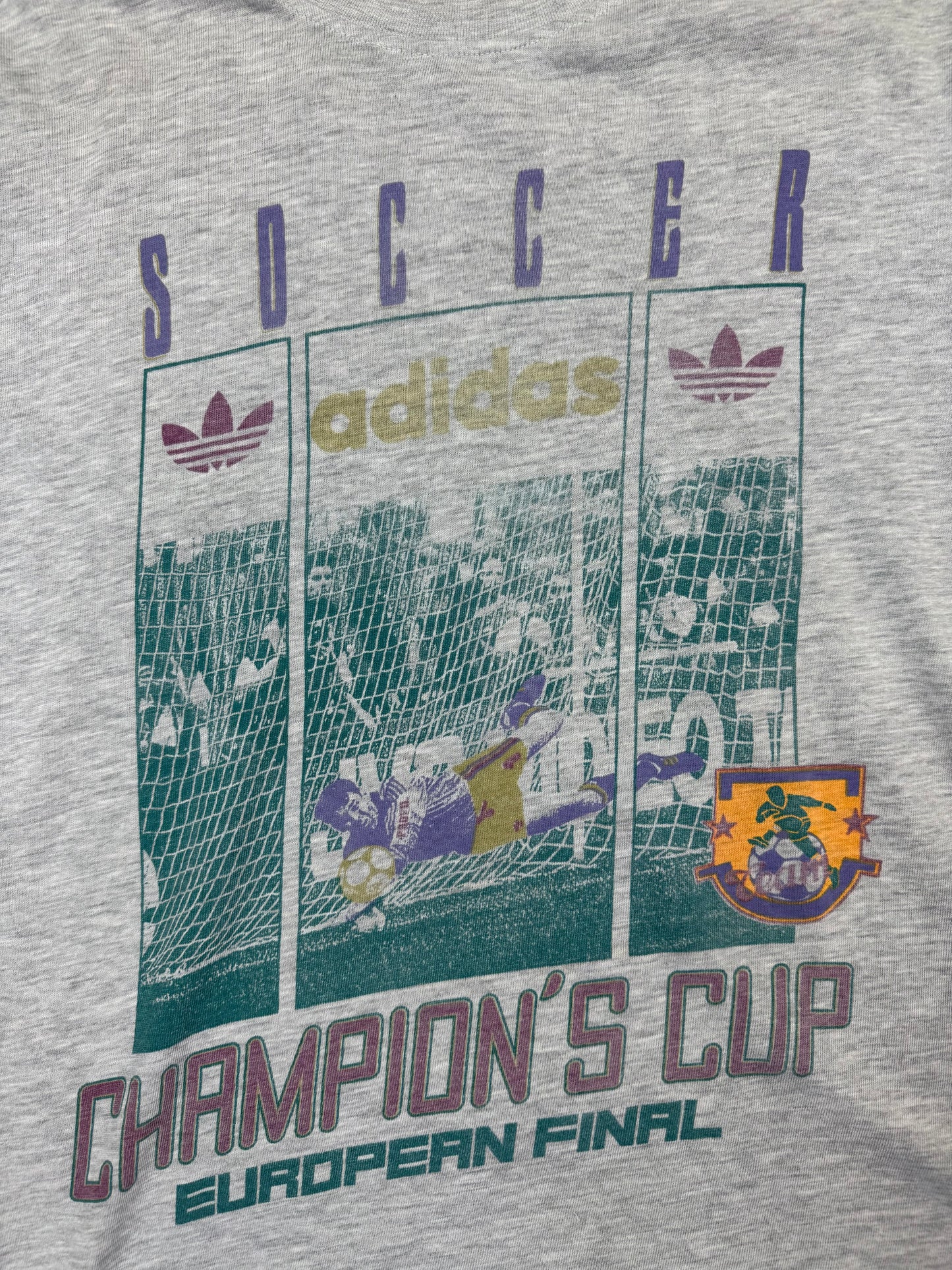 Vintage 90s Adidas graphic football tee (M)
