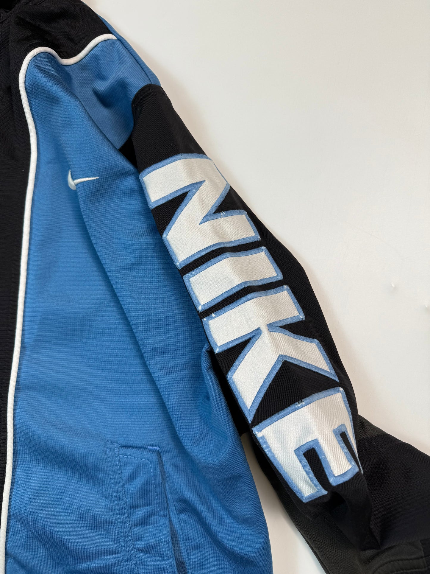 Vintage 90s Nike spell out track jacket (S)