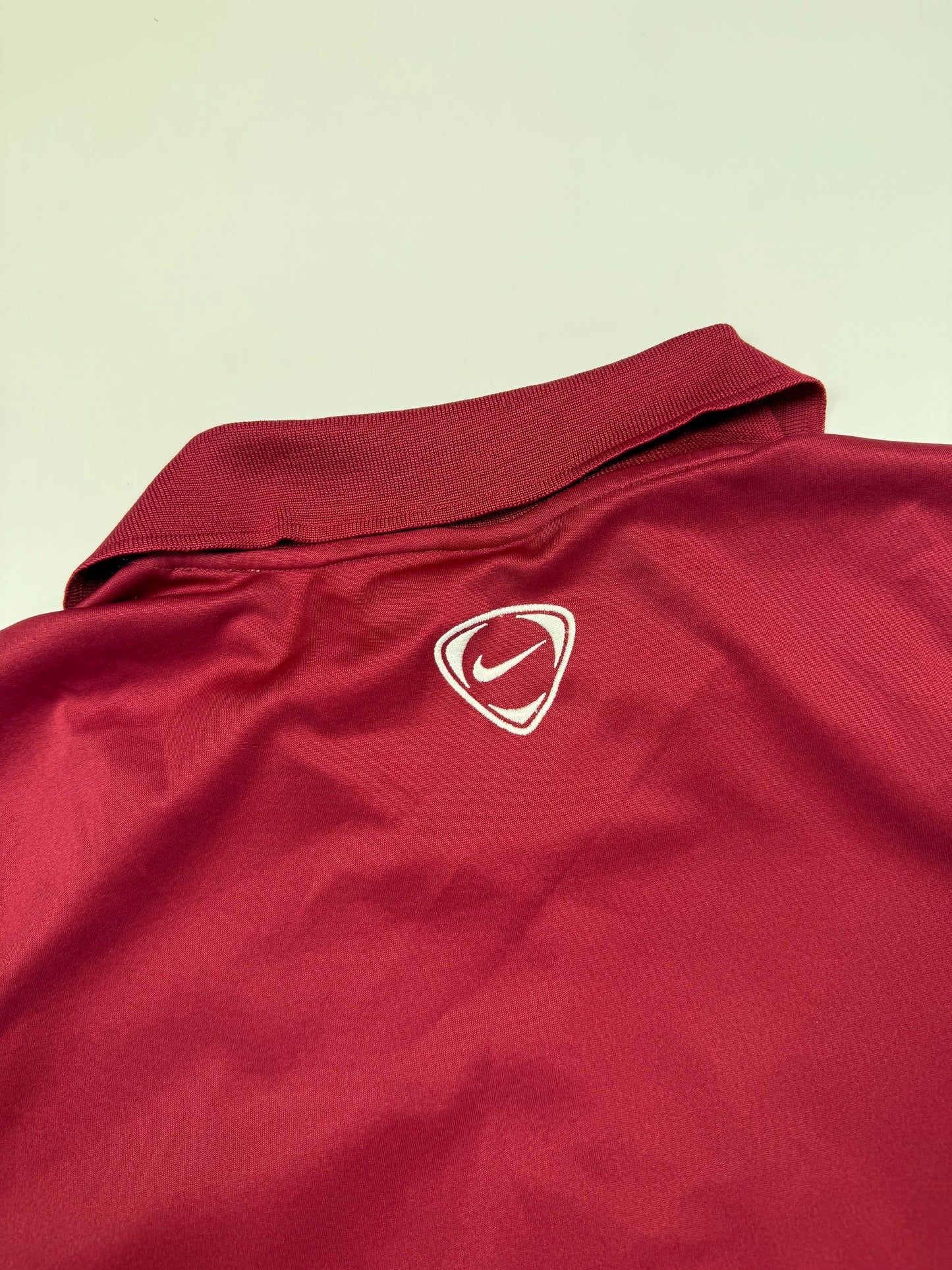 Vintage Nike shield football tee (M)