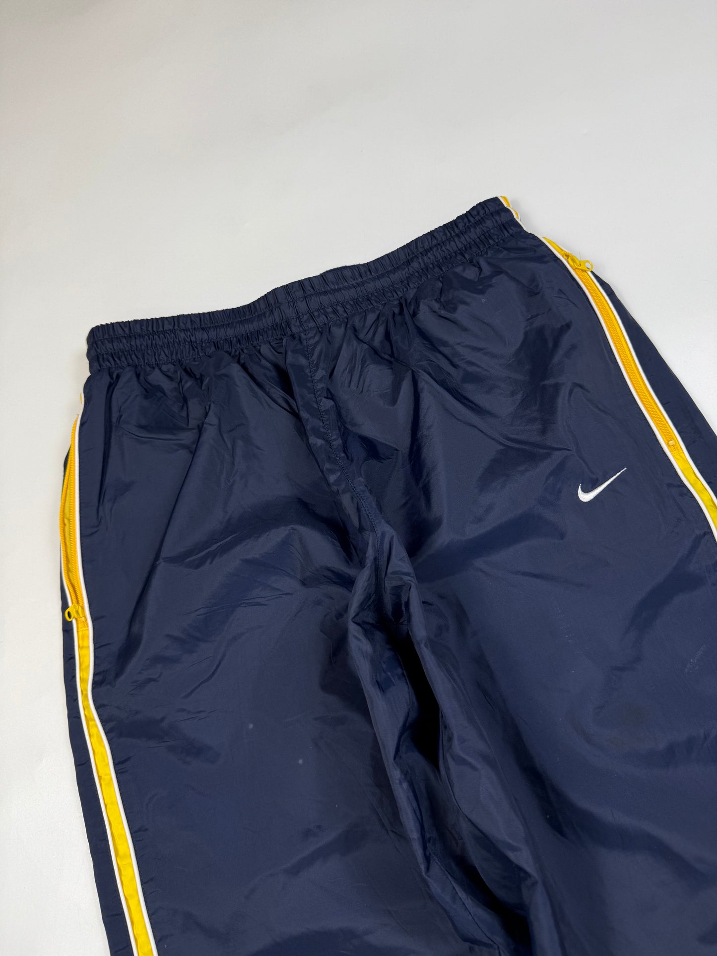 Vintage Nike side stripe track pants (M)