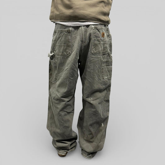 Vintage Carhartt baggy carpenter pants (W36)