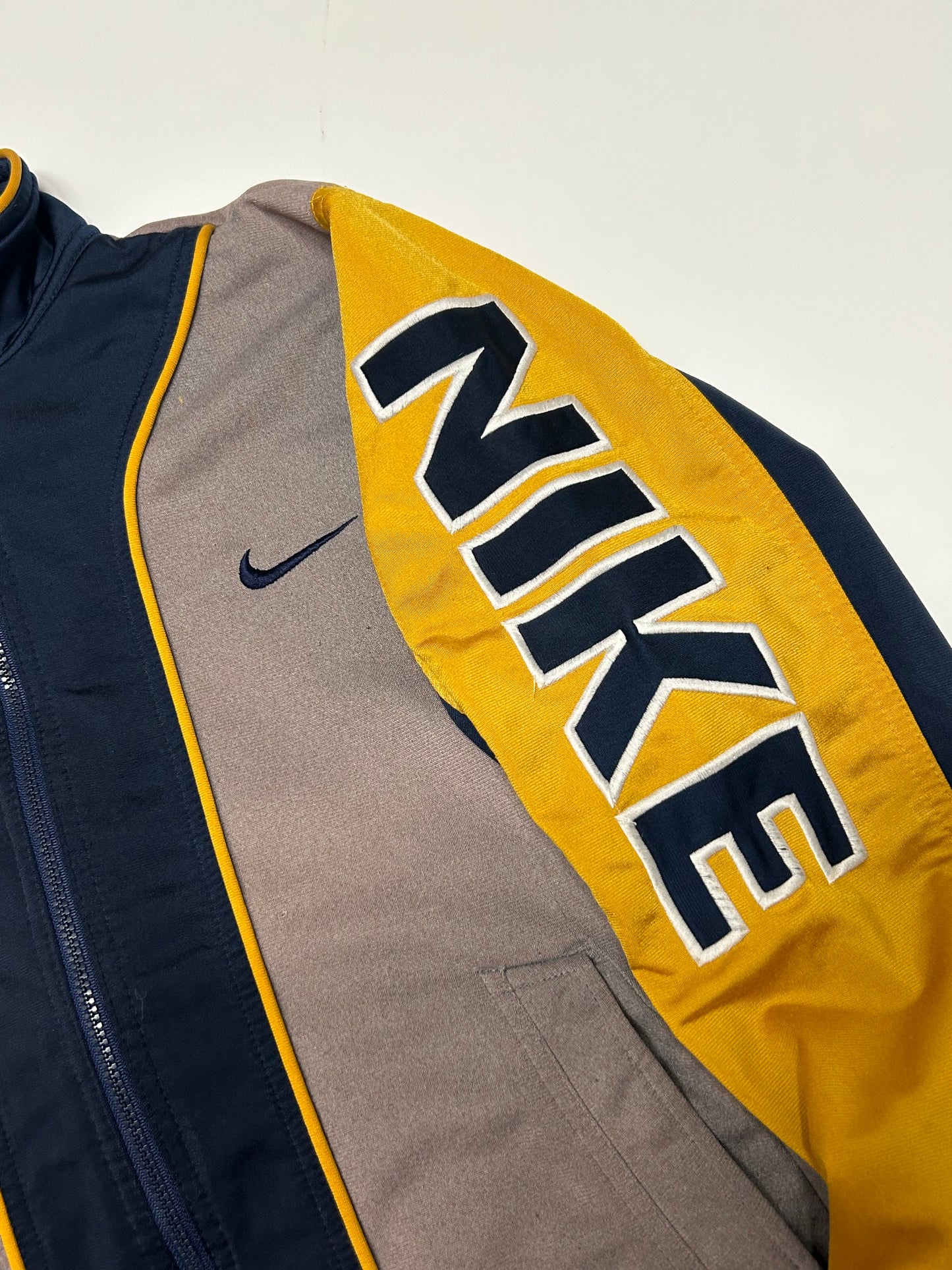 Vintage 90s Nike track jacket (XS)