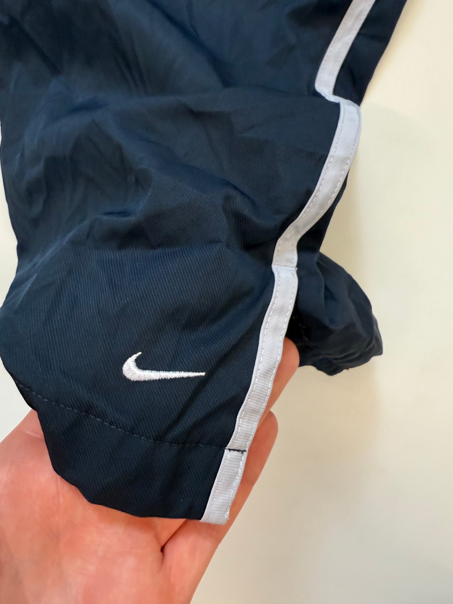 Vintage Nike side stripe baggy track pants (M)