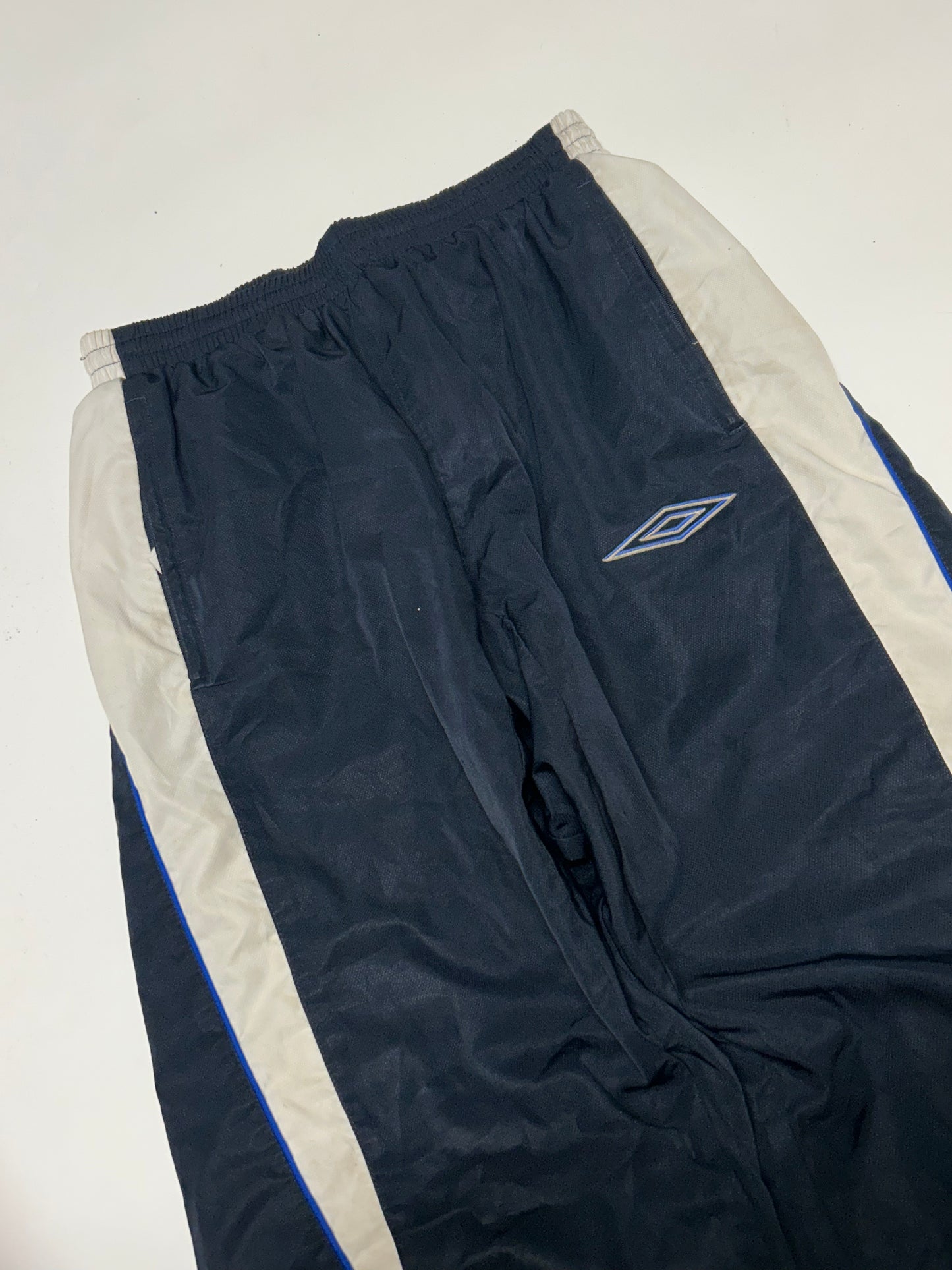 Vintage Umbro spell out track pants (M)