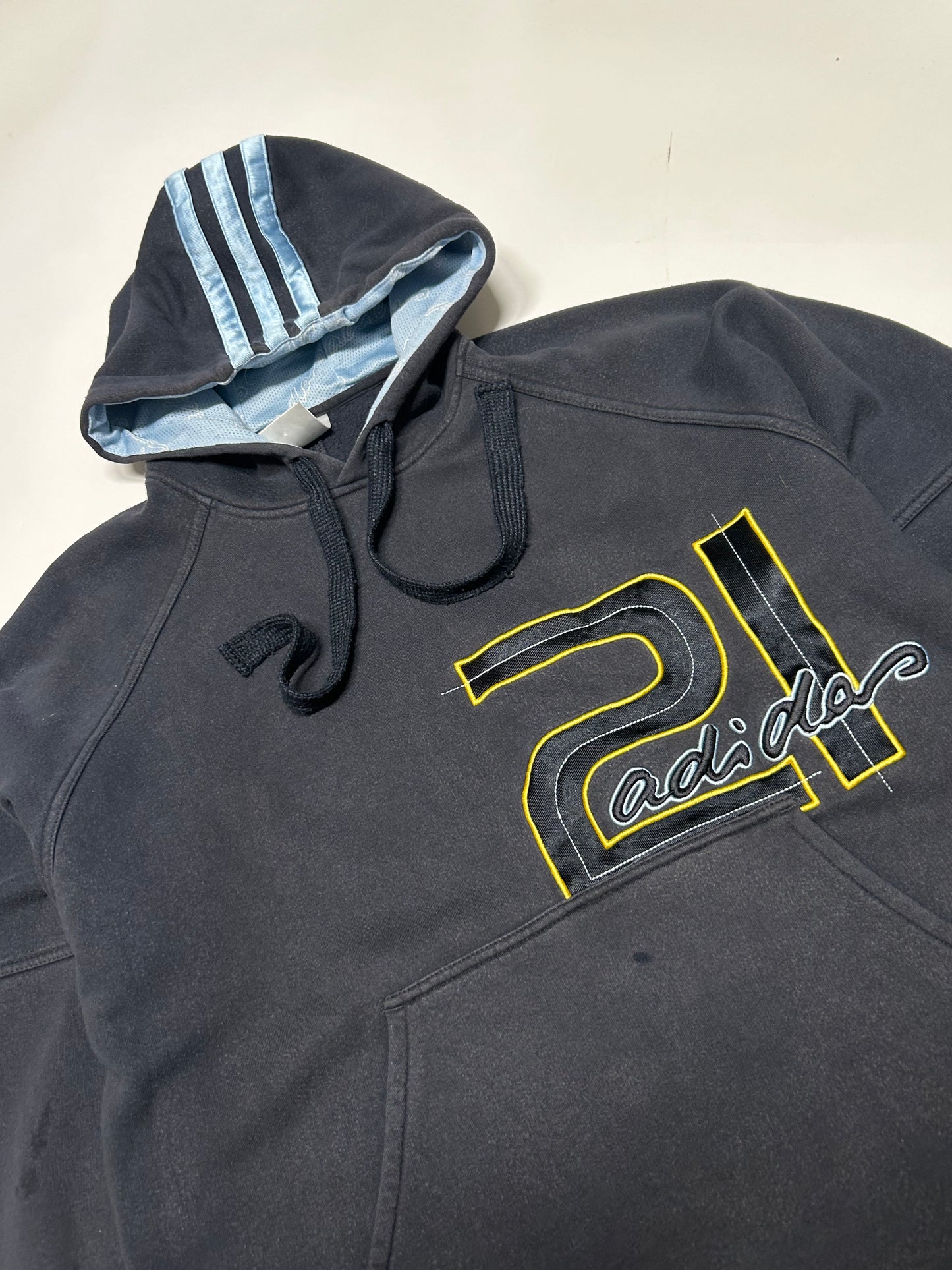 Vintage Adidas hoodie (M)
