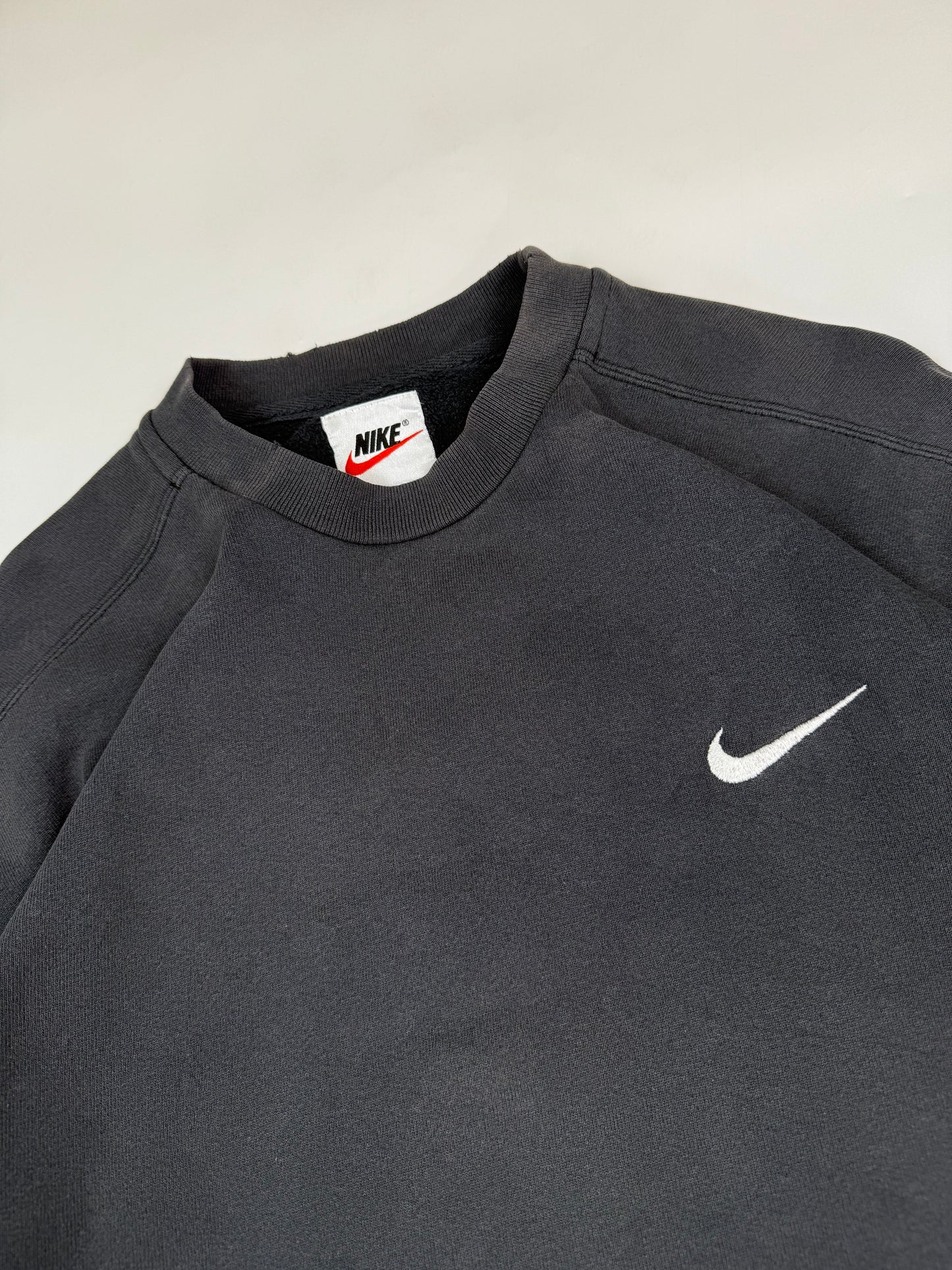 Vintage 90s Nike mini swoosh sweatshirt (L)