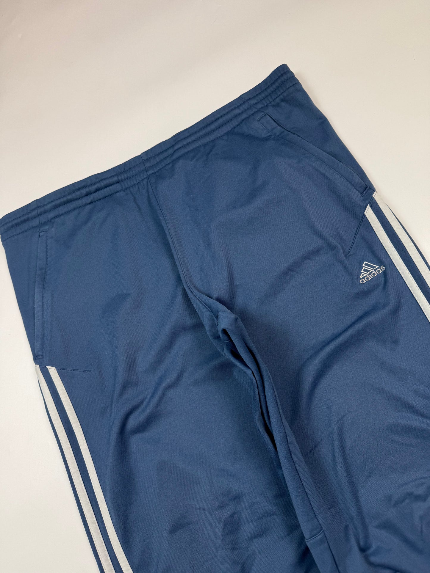 Vintage Adidas baggy track pants (M)