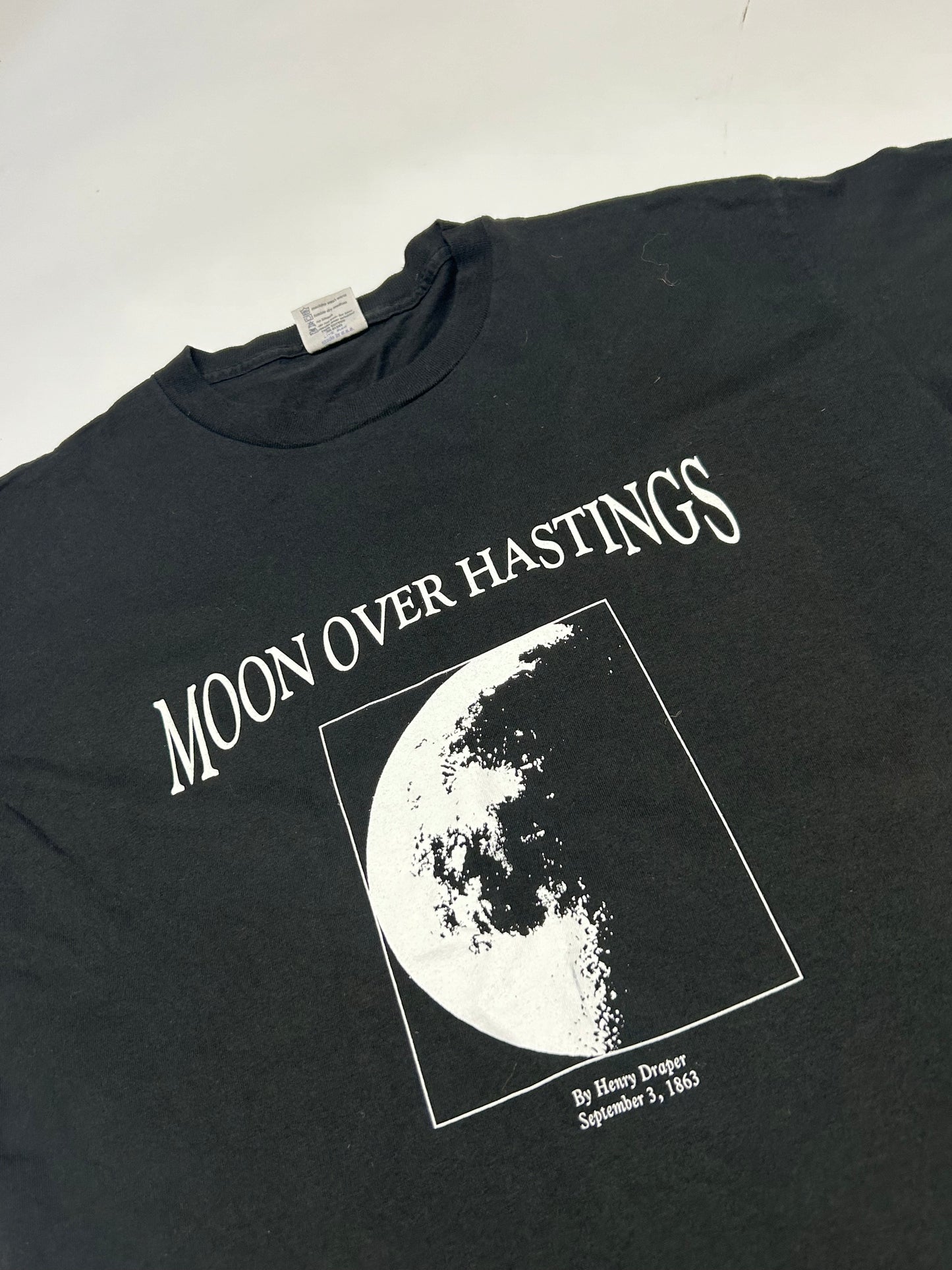 Vintage Moon over hastings graphic tee (L)