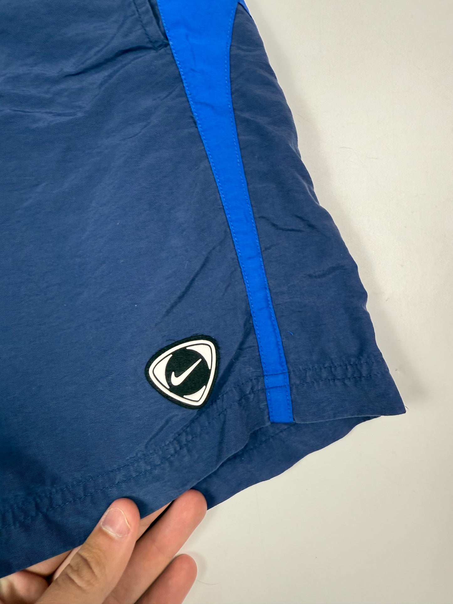 Vintage 90s Nike shield football sport shorts (XL)